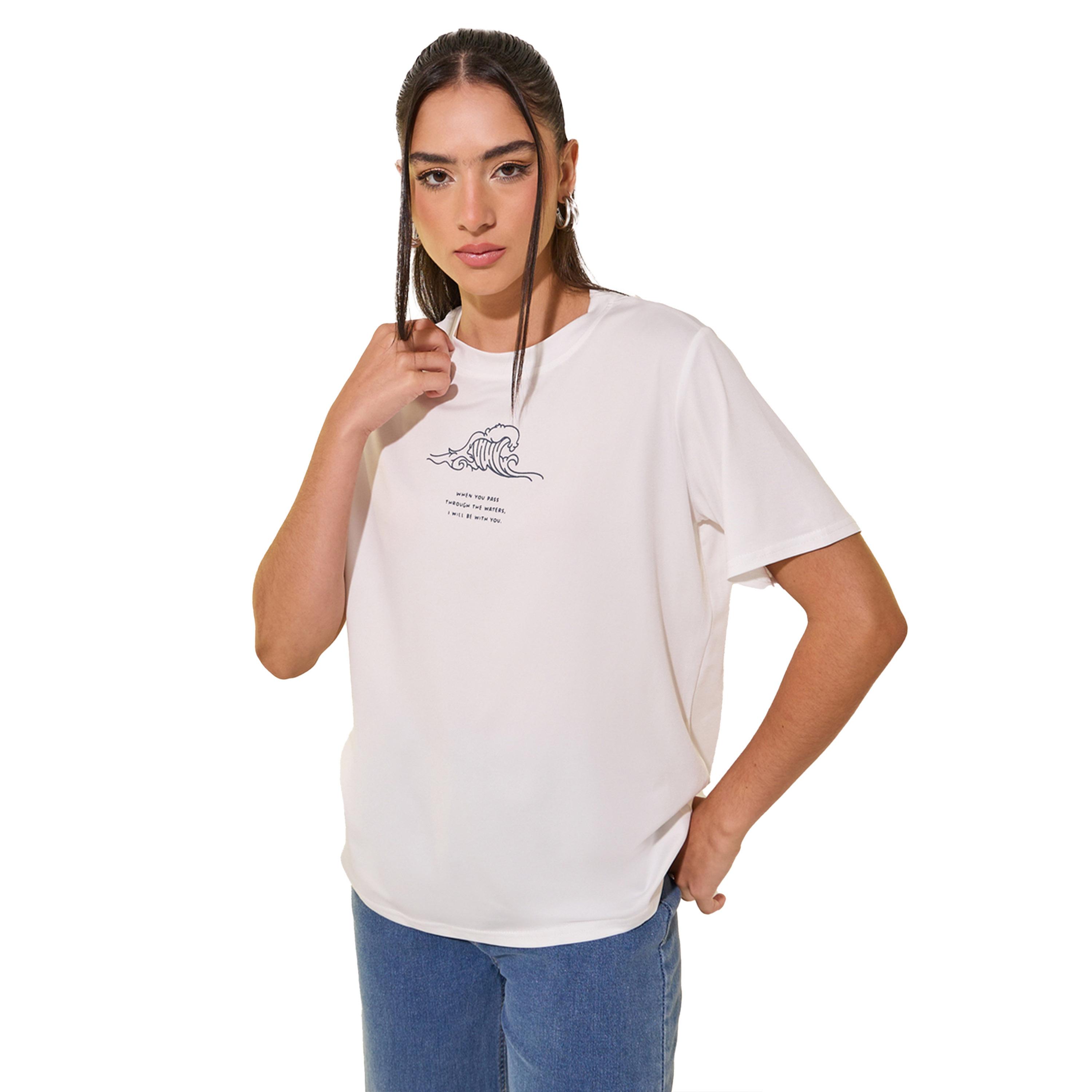 ستايلي -  تي شيرت نسائي أبيض بقصة عادية وياقة مستديرة وطبعة شعار-women-clothing-tshirts-image-3