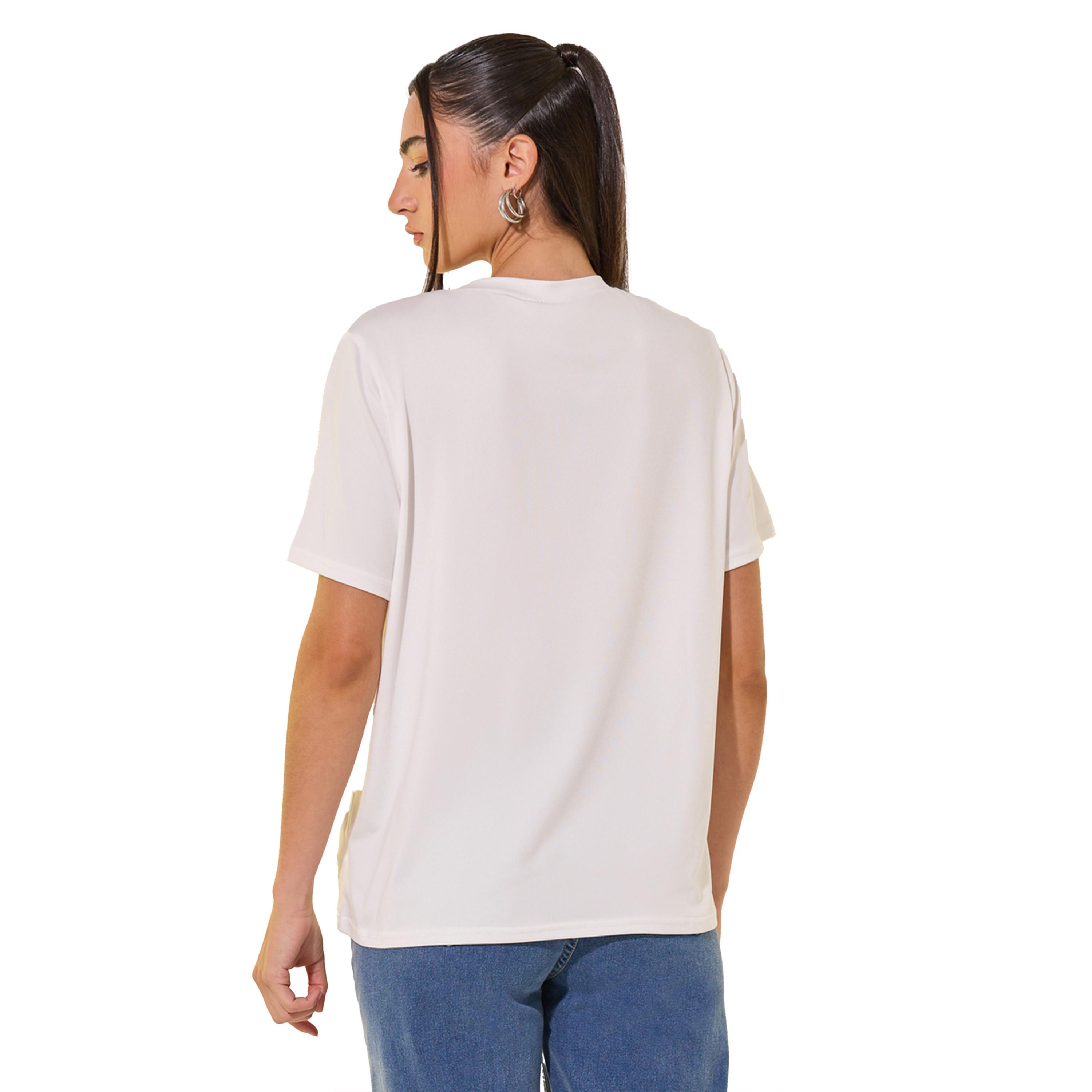 ستايلي -  تي شيرت نسائي أبيض بقصة عادية وياقة مستديرة وطبعة شعار-women-clothing-tshirts-image-5