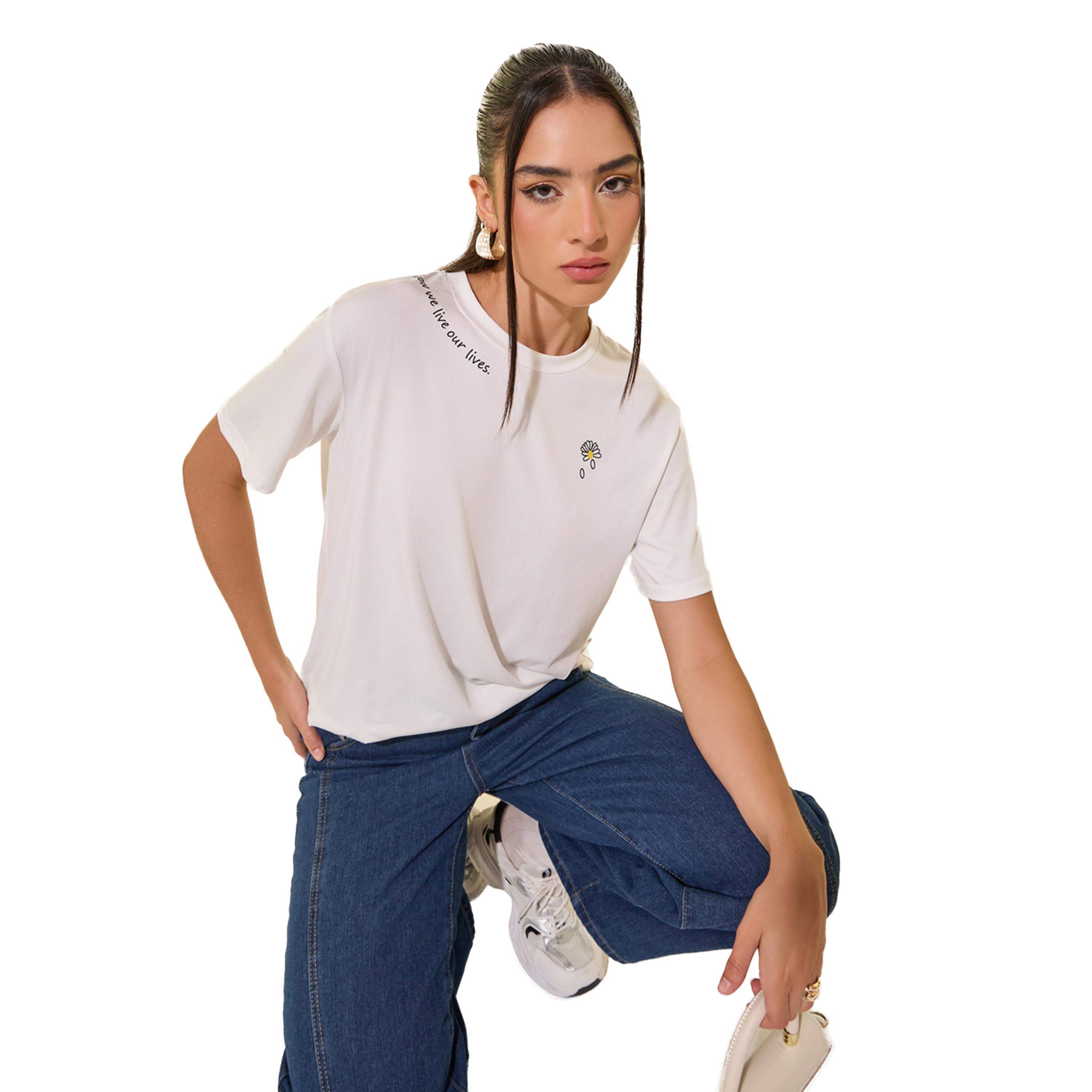 ستايلي -  تي شيرت نسائي أبيض بقصة عادية وياقة مستديرة وطبعة شعار-women-clothing-tshirts-image-1
