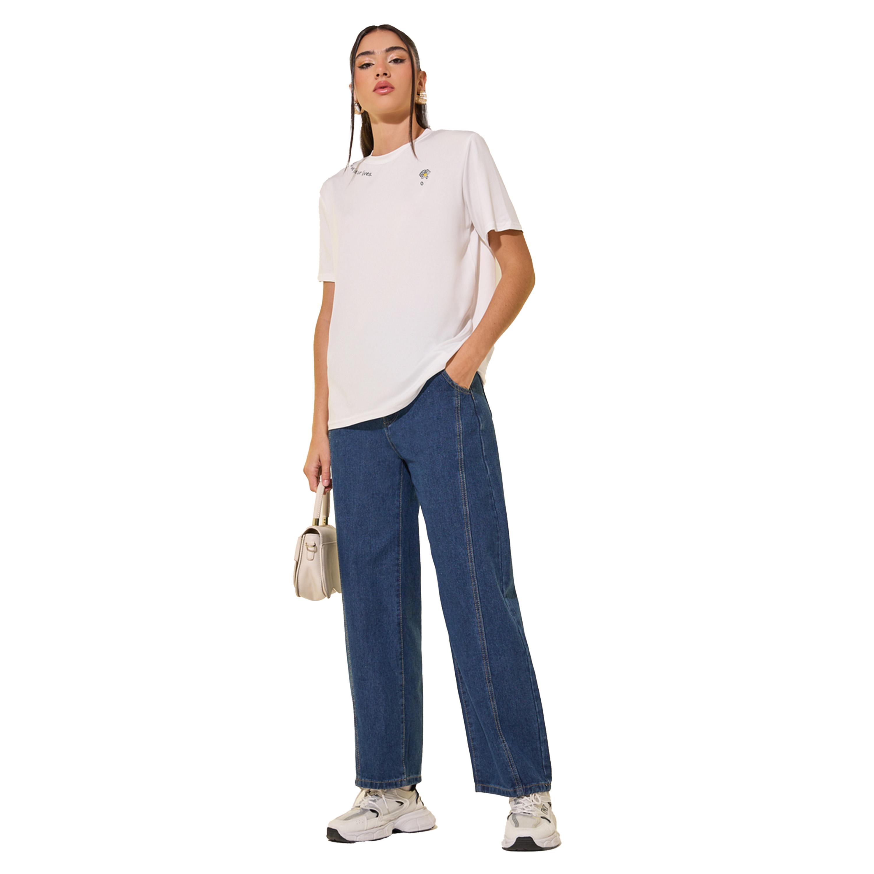 ستايلي -  تي شيرت نسائي أبيض بقصة عادية وياقة مستديرة وطبعة شعار-women-clothing-tshirts-image-6