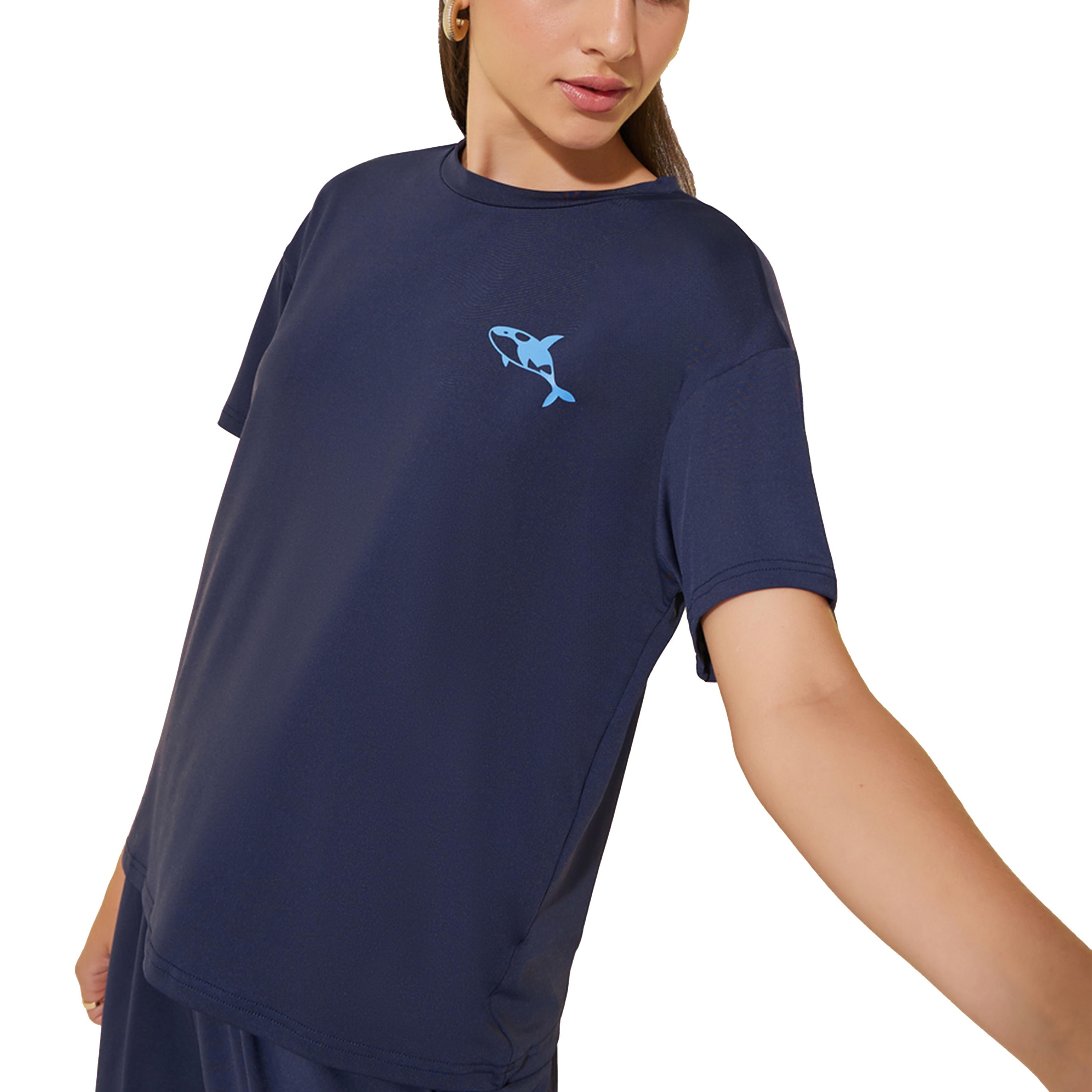 ستايلي - طقم تيشيرت بقصّة عادية بطبعة جرافيكية مع بنطال-women-clothing-coordsets-image-2