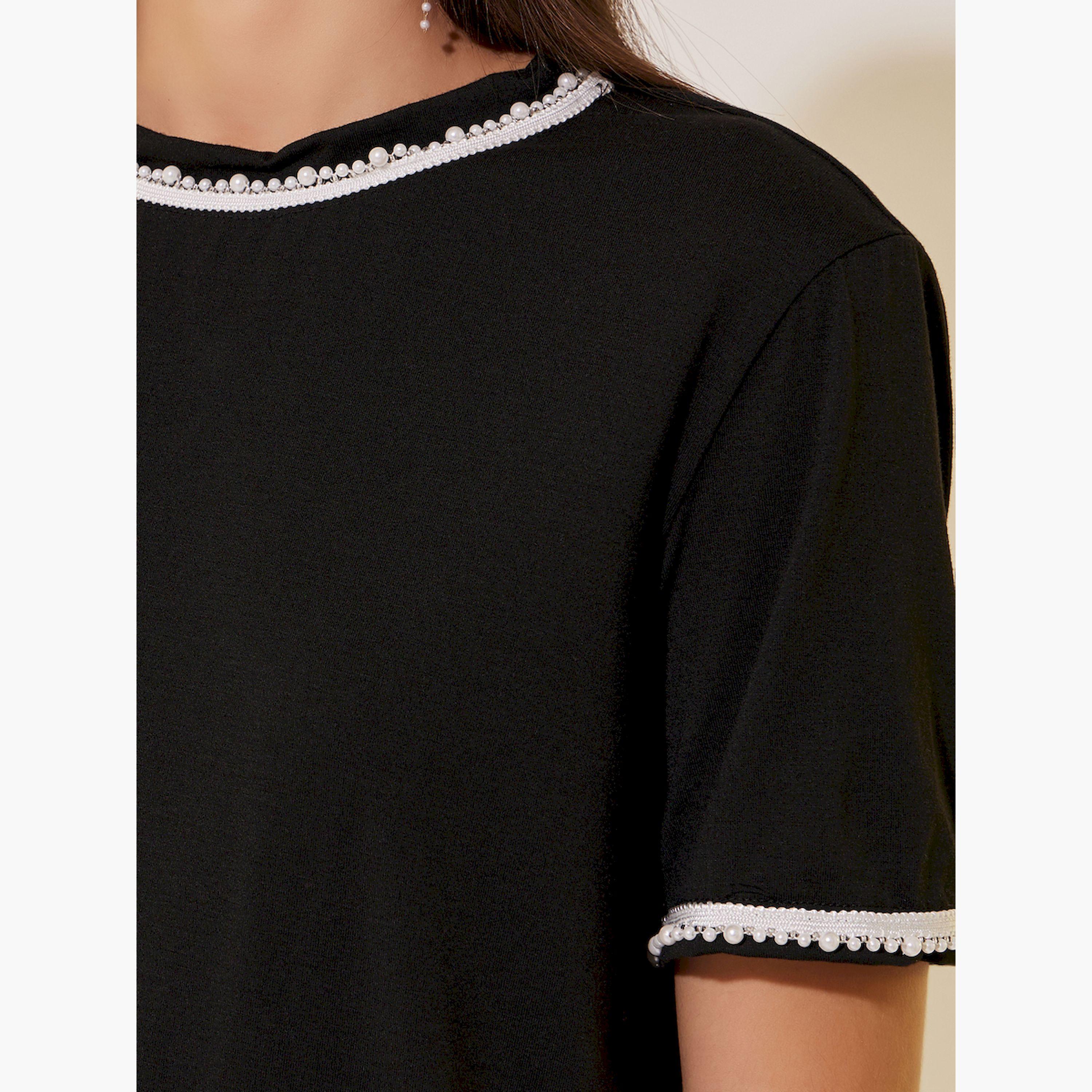 ستايلي - تي شيرت بقصّة عادية وياقة مستديرة مزين بتفاصيل دانتيل-women-clothing-tshirts-image-3