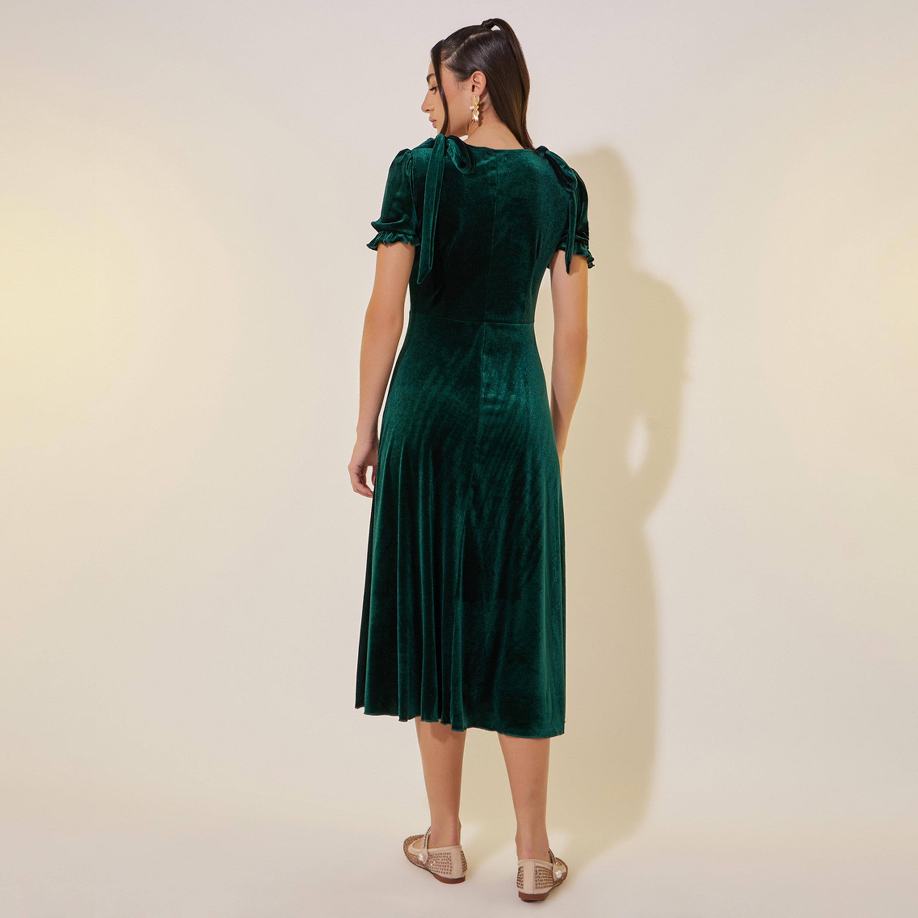 ستايلي - فستان ميدي مخملي سادة وفتحة رقبة على شكل V-women-clothing-dresses-image-5