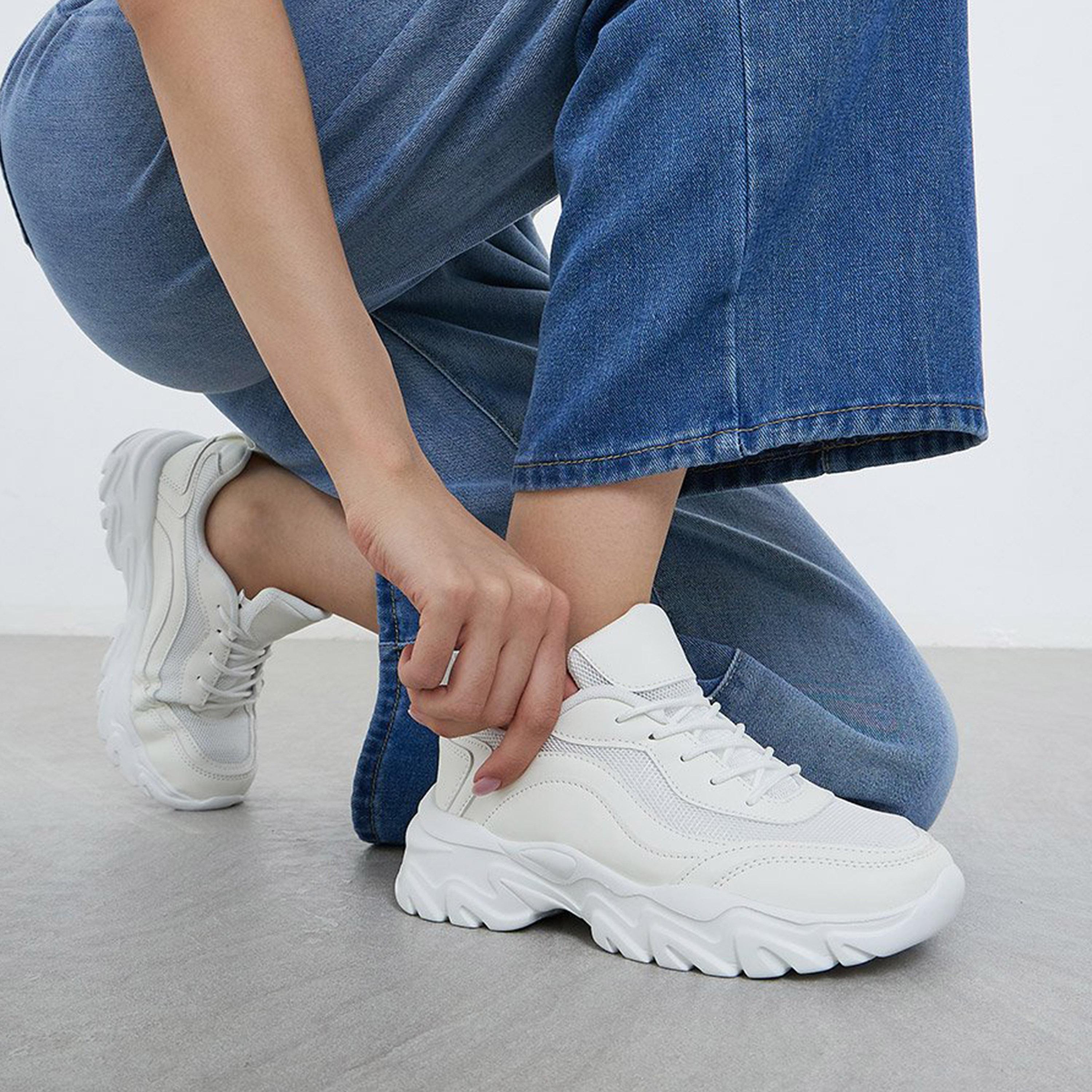ستايلي - حذاء رياضي سادة سميك برباط مع لسان سحب خلفي-women-shoes-sneakers-image-2