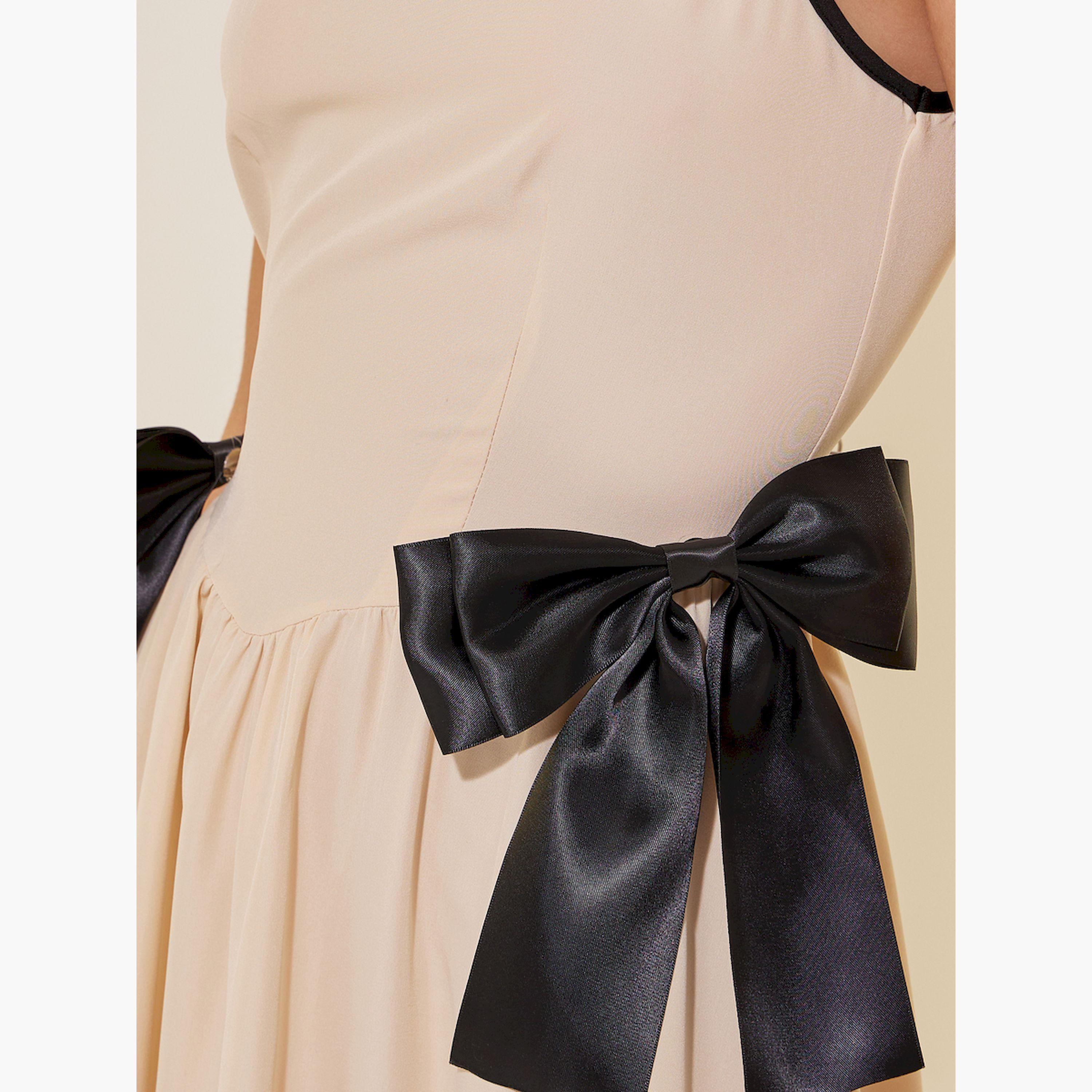 ستايلي -  فستان ماكسي سادة بقصة A وحمالات وتفاصيل فيونكة-women-clothing-dresses-image-4
