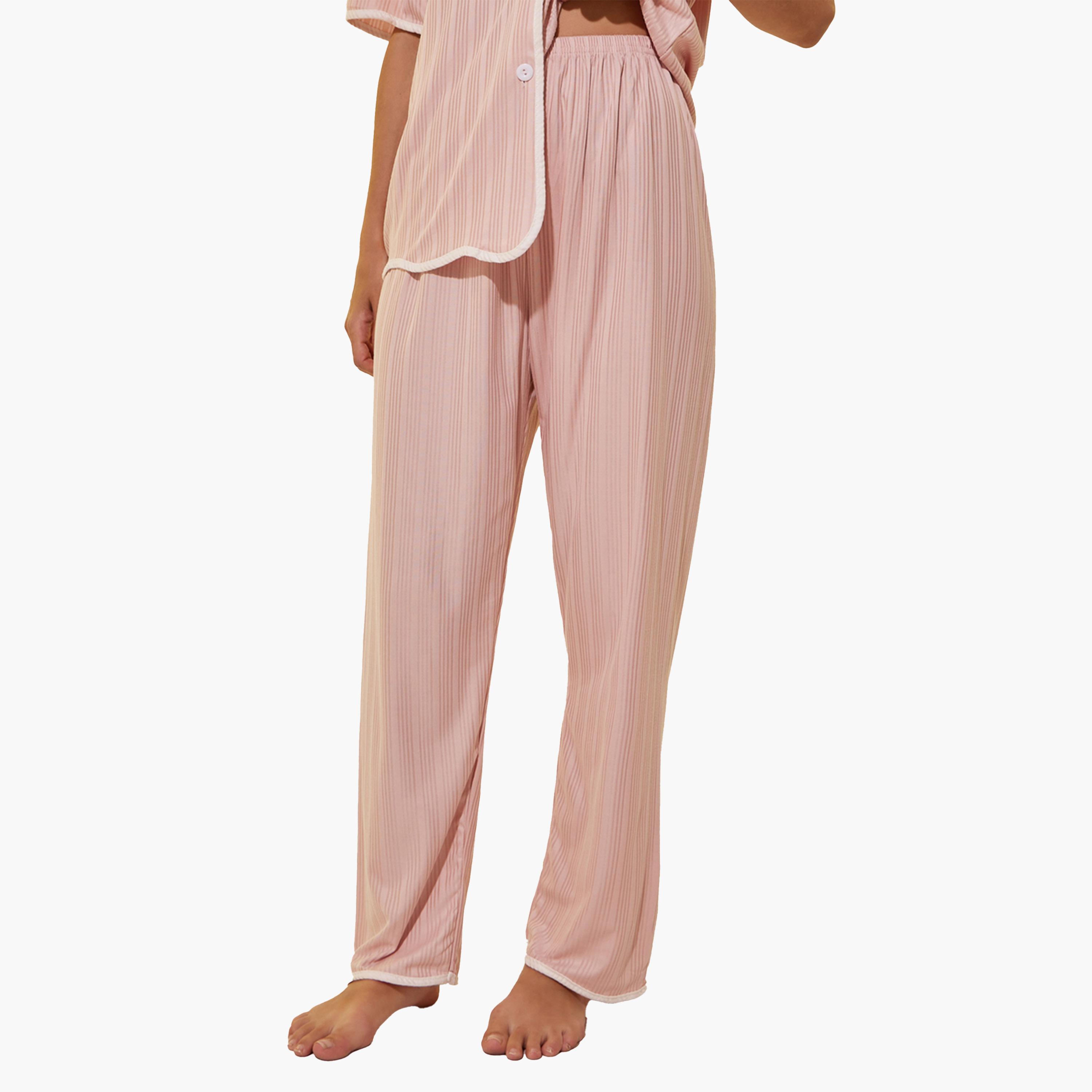 ستايلي - طقم قميص وشورت وبنطال بيجامة بتفاصيل رقعة-women-clothing-nightwear-pyjamas-longsets-image-4