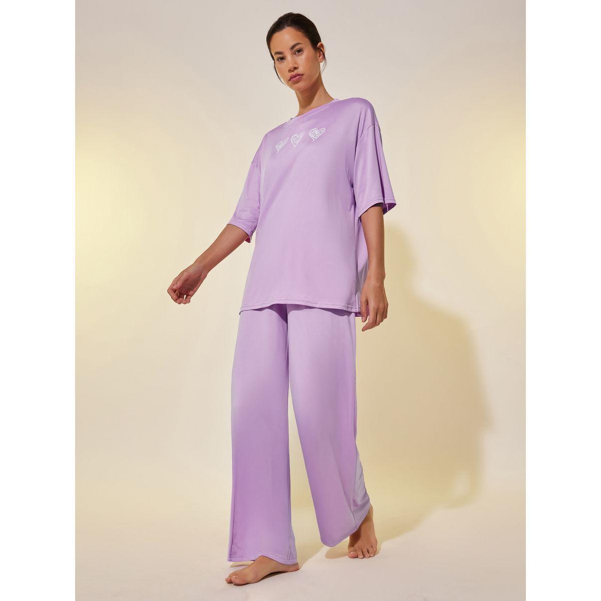 طقم بيجاما من بنطال وتيشيرت فضفاض بطبعة جرافيك-women-clothing-nightwear-pyjamas-longsets-image-1