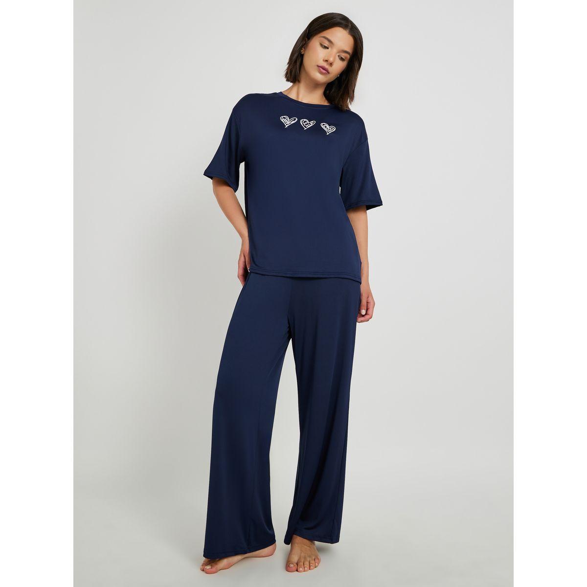 طقم بيجاما من بنطال وتيشيرت فضفاض بطبعة جرافيك-women-clothing-nightwear-pyjamas-longsets-image-1