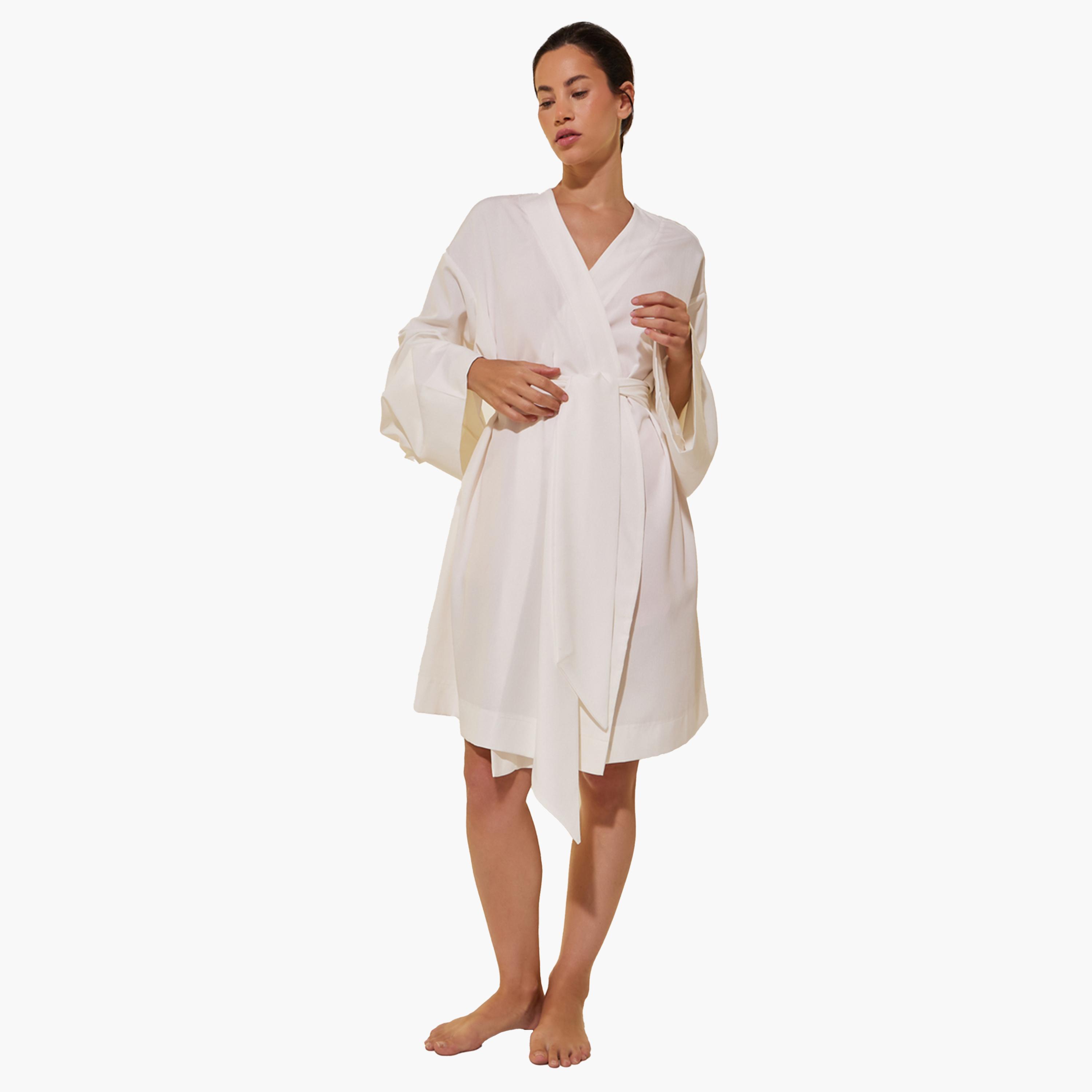 ستايلي - روب أبيض سادة بأكمام طويلة مع تفاصيل رباط-women-clothing-nightwear-robes-image-2