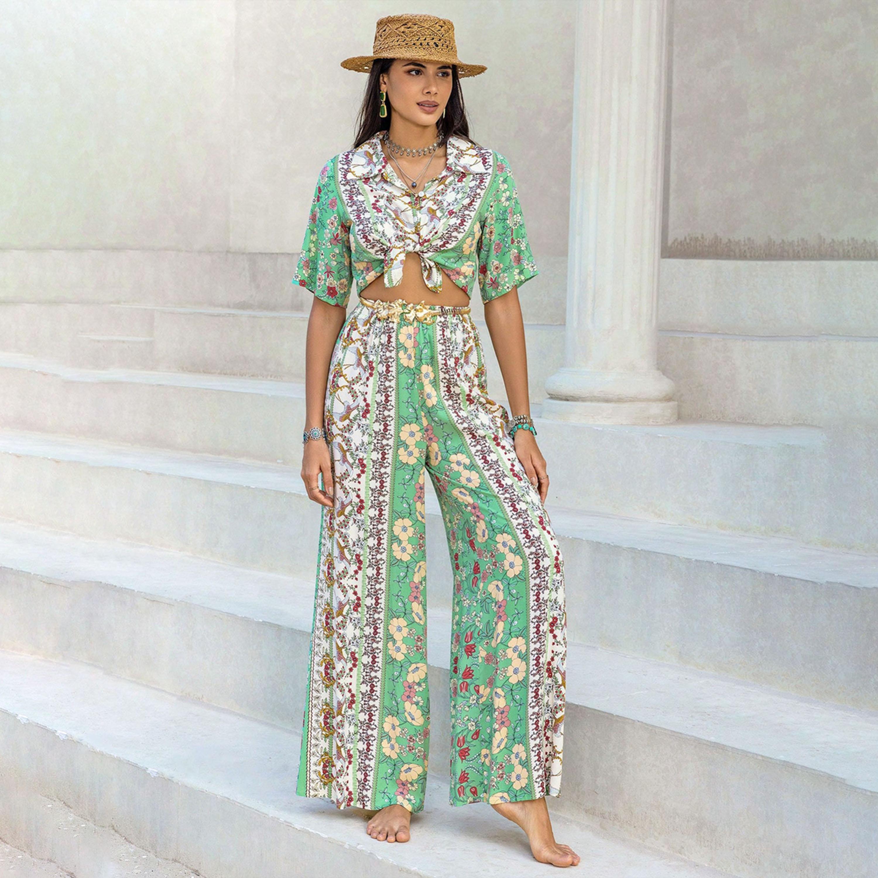 راستي دستي × ستايلي-  طقم قطعتان بلوزة نسائية مطبوعة بالورود مع بنطال واسع الساق-women-clothing-coordsets-image-1