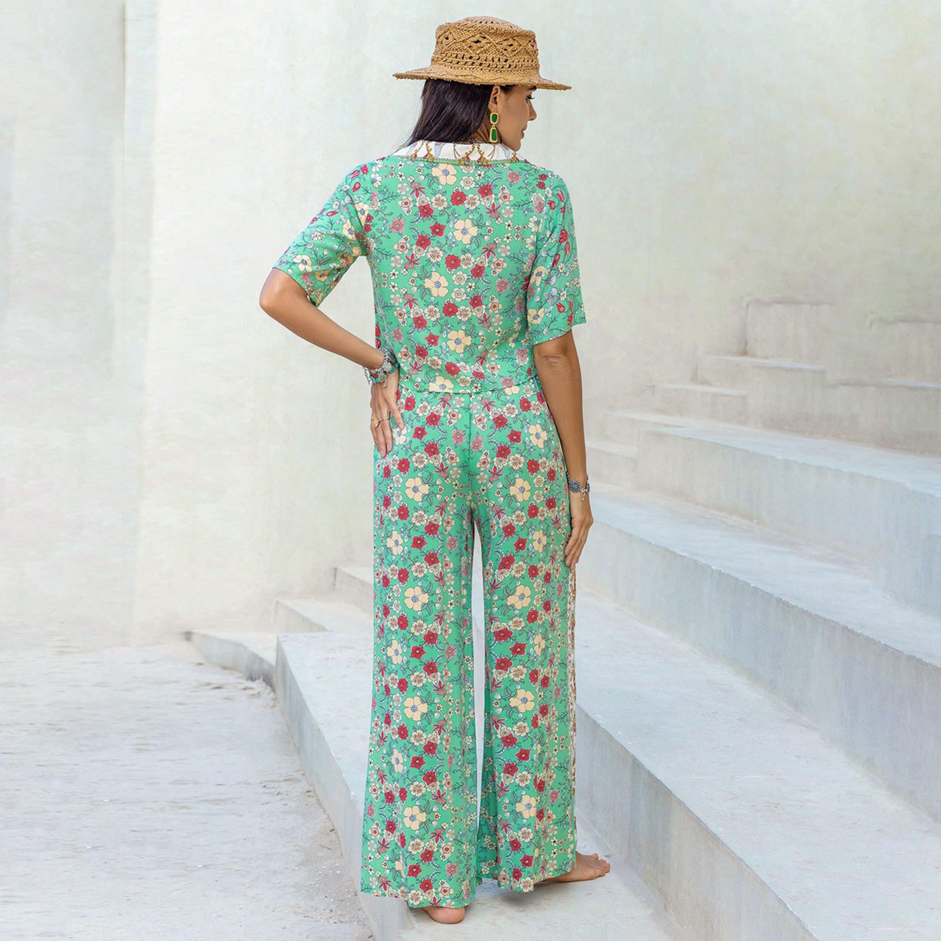 راستي دستي × ستايلي-  طقم قطعتان بلوزة نسائية مطبوعة بالورود مع بنطال واسع الساق-women-clothing-coordsets-image-2