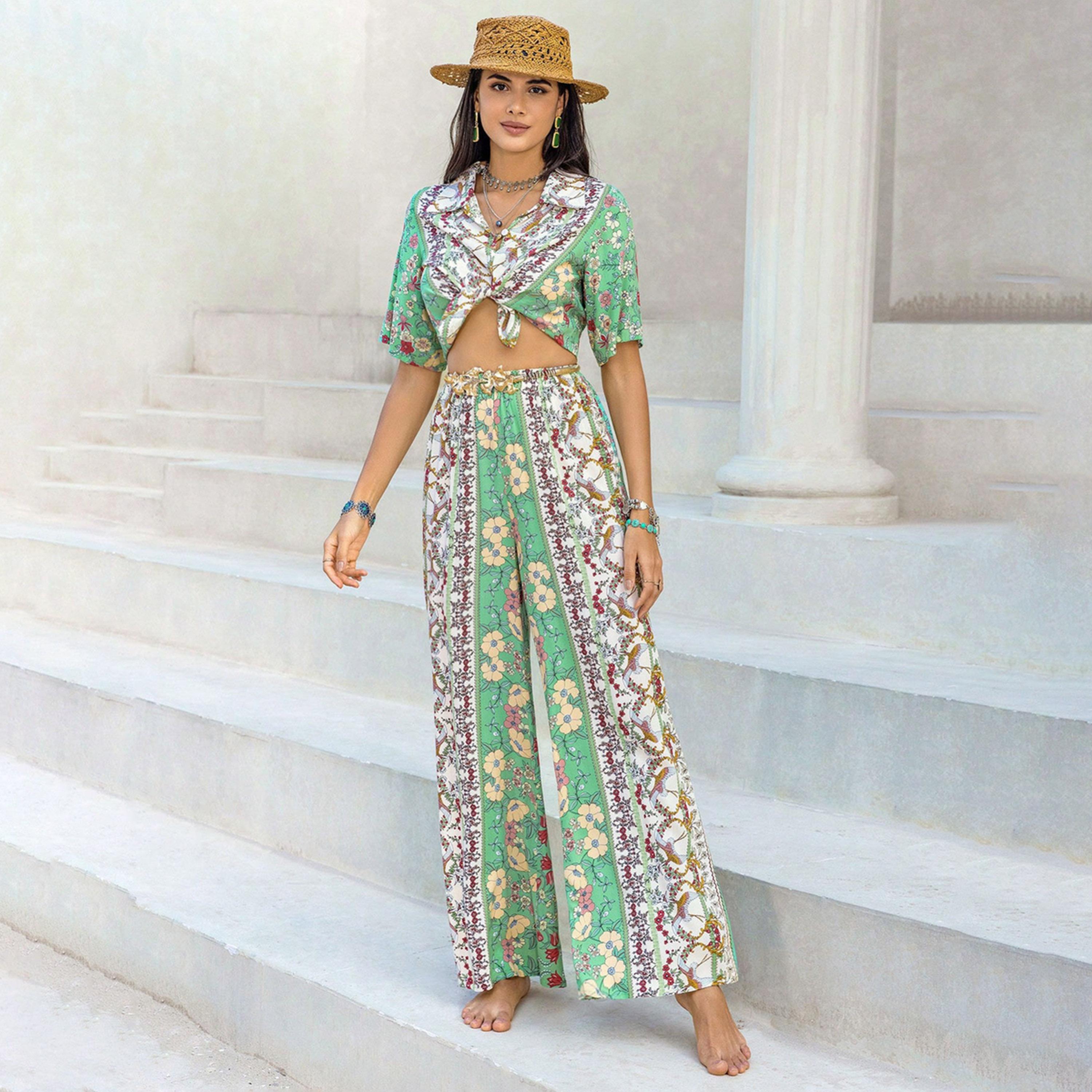 راستي دستي × ستايلي-  طقم قطعتان بلوزة نسائية مطبوعة بالورود مع بنطال واسع الساق-women-clothing-coordsets-image-3