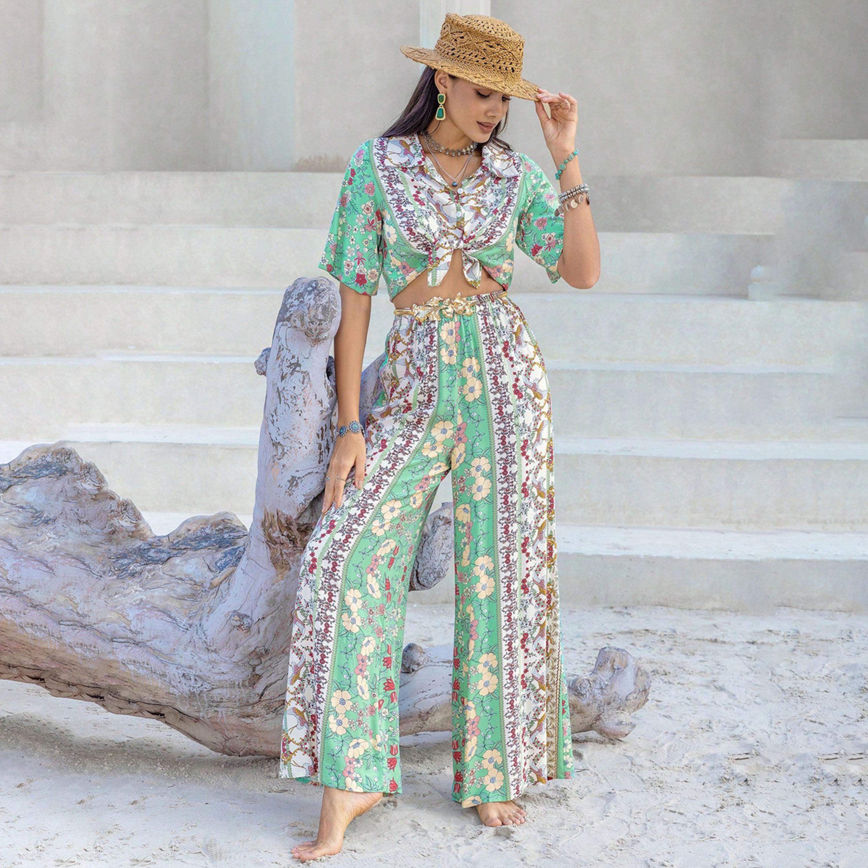راستي دستي × ستايلي-  طقم قطعتان بلوزة نسائية مطبوعة بالورود مع بنطال واسع الساق-women-clothing-coordsets-image-4