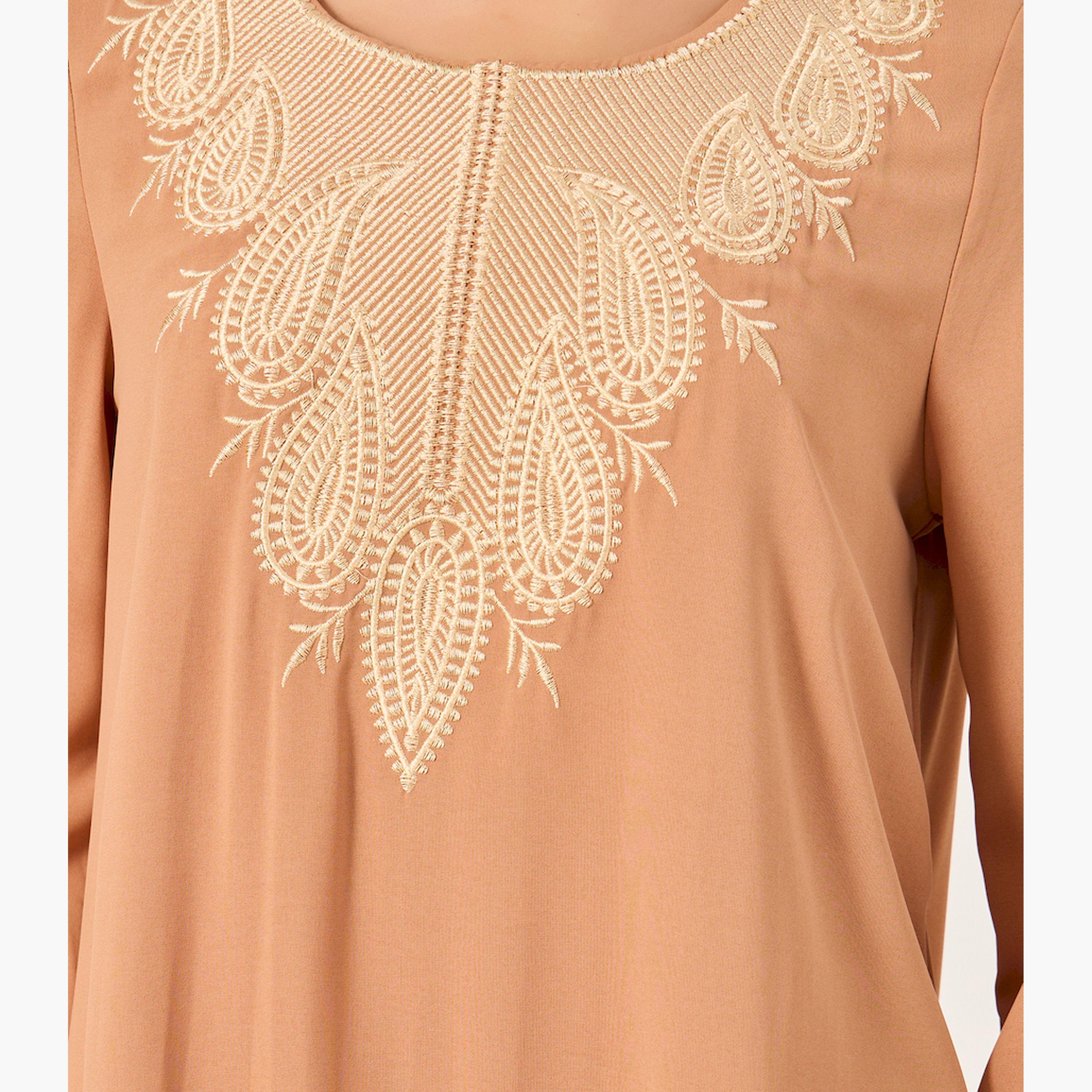 ستايلي - جلابية نسائية عربية بياقة مطرزة وقصة A-women-arabicclothing-jalabiyas-image-4