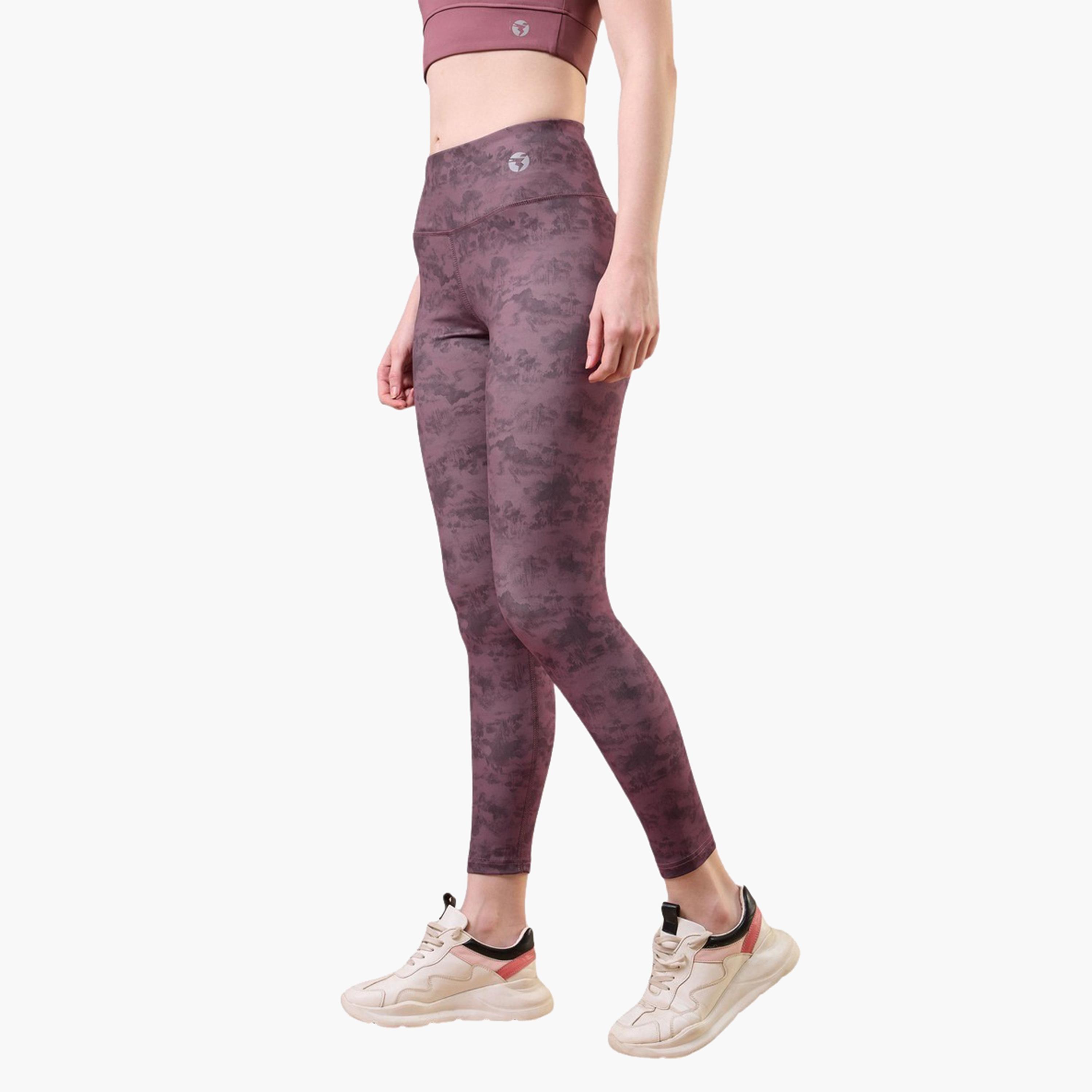 تكنوسبورت × ستايلي - بنطال ليقنز نسائي بقصة ضيقة بطبعة جيشية-women-clothing-sportswearandactivewear-bottoms-image-2