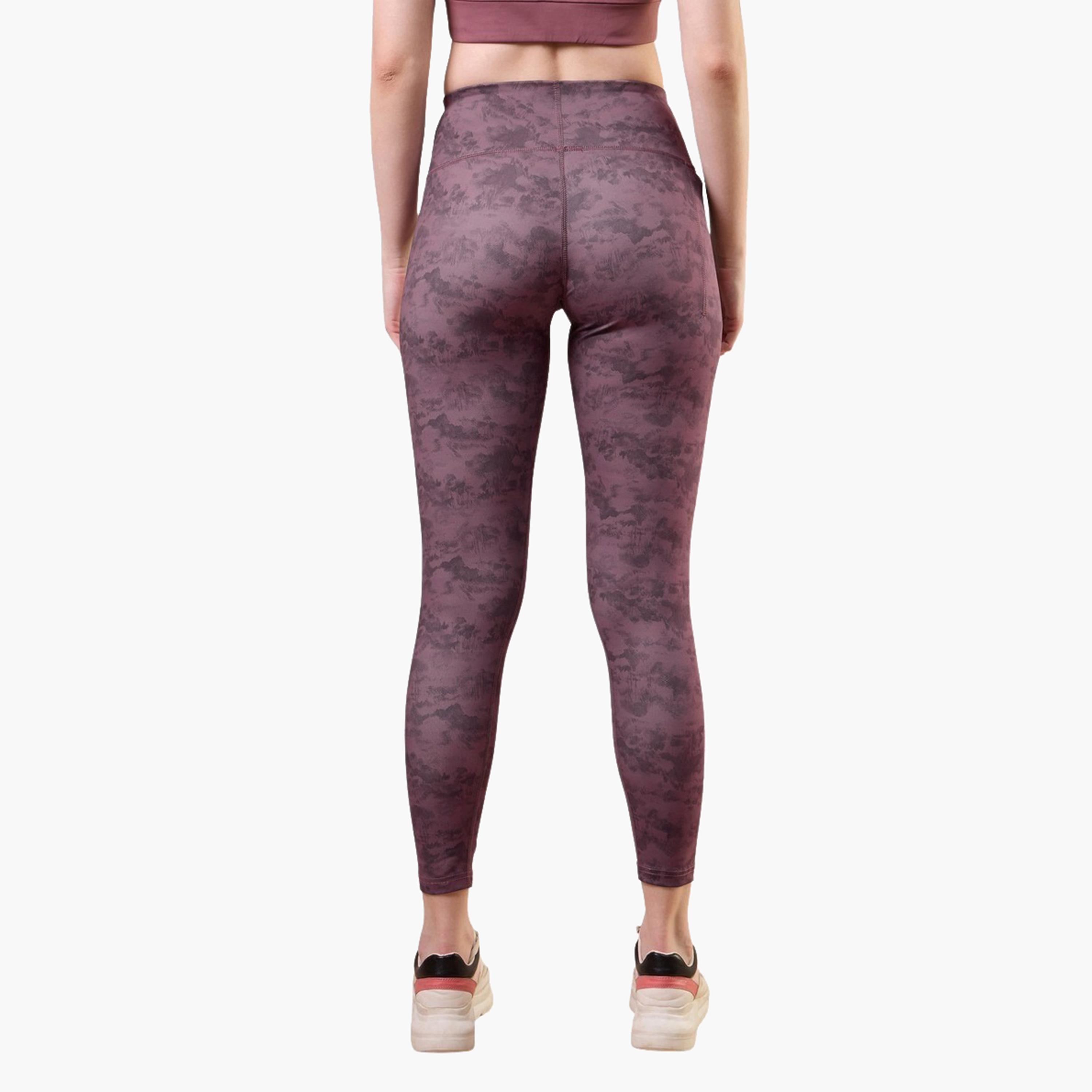 تكنوسبورت × ستايلي - بنطال ليقنز نسائي بقصة ضيقة بطبعة جيشية-women-clothing-sportswearandactivewear-bottoms-image-3