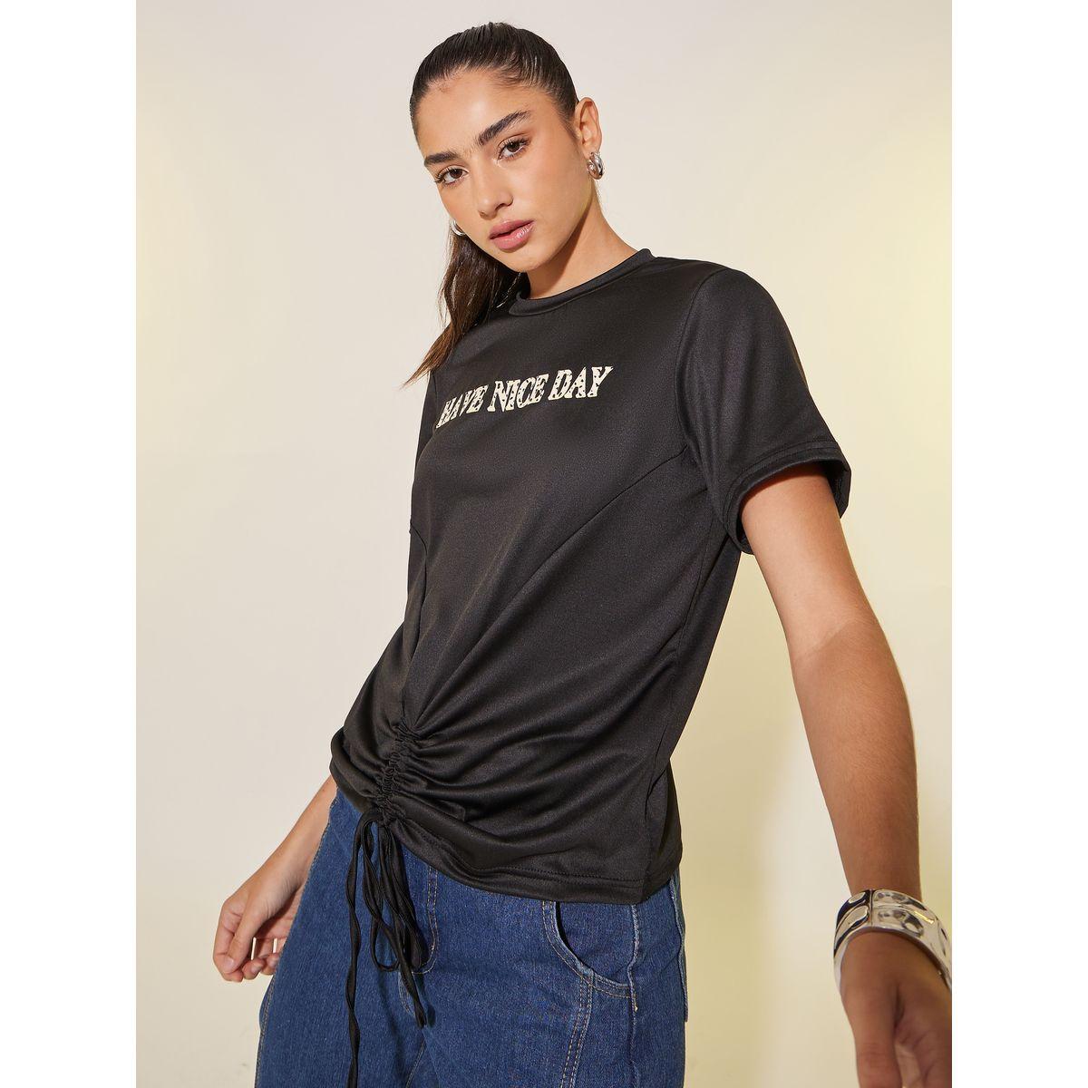 تيشيرت بقصة عادية وطبعة كتابة مع تفاصيل مزمومة-women-clothing-tshirts-image-1