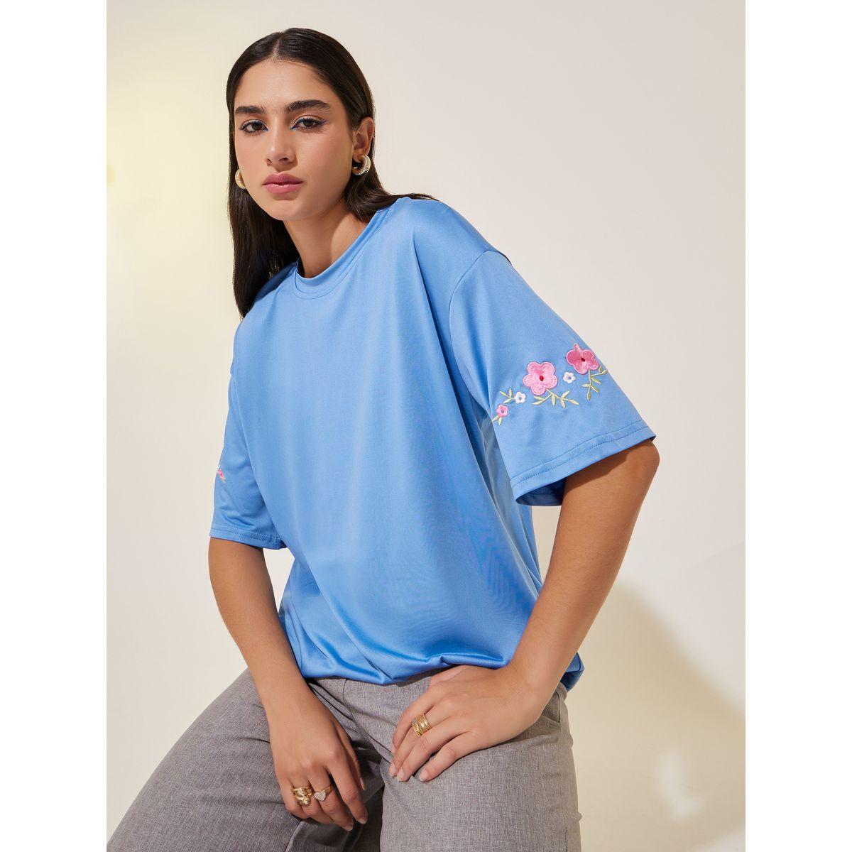 تيشيرت بياقة دائرية وتفاصيل مُطرّزة-women-clothing-tshirts-image-1