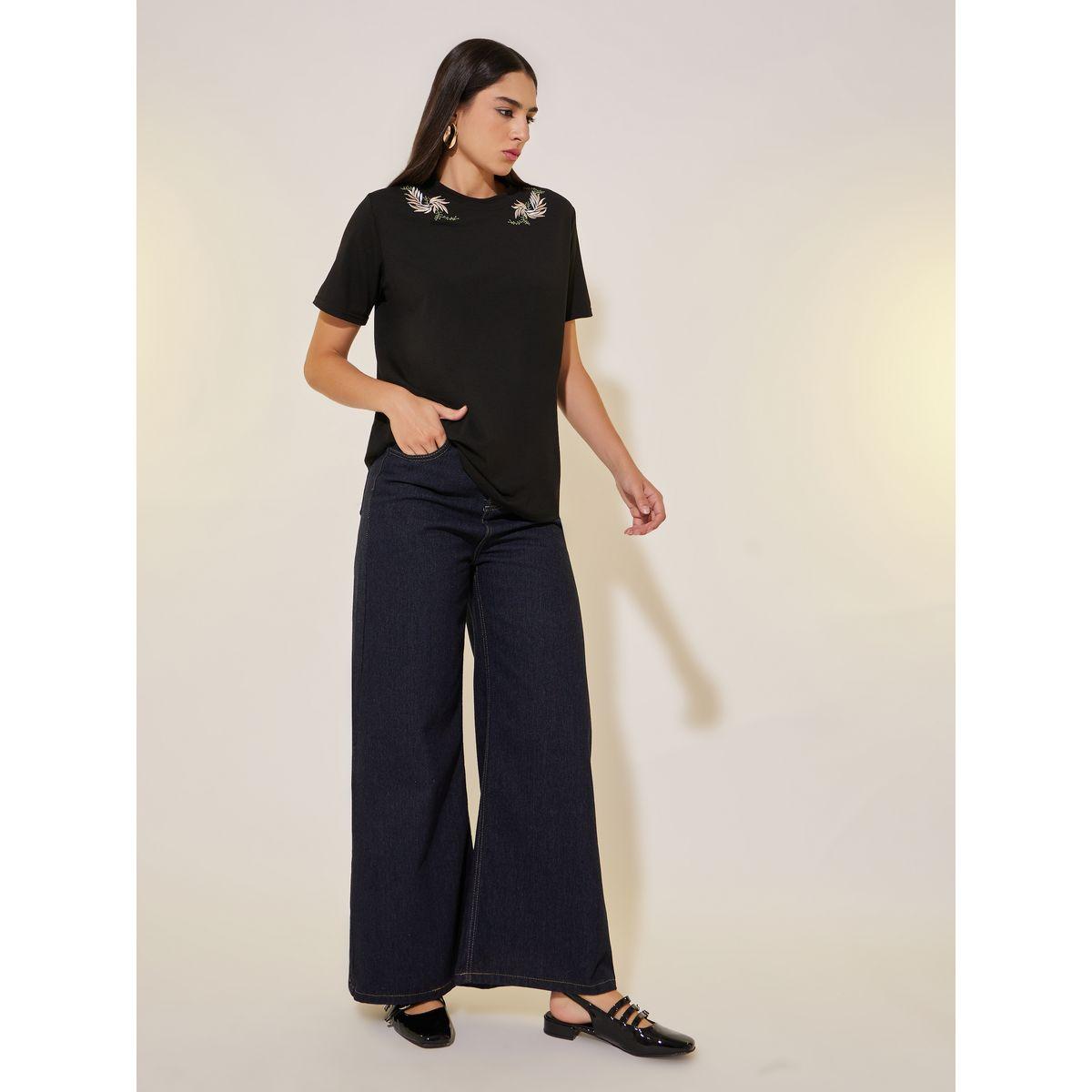 تيشيرت بياقة دائرية وتفاصيل مُطرّزة-women-clothing-tshirts-image-2