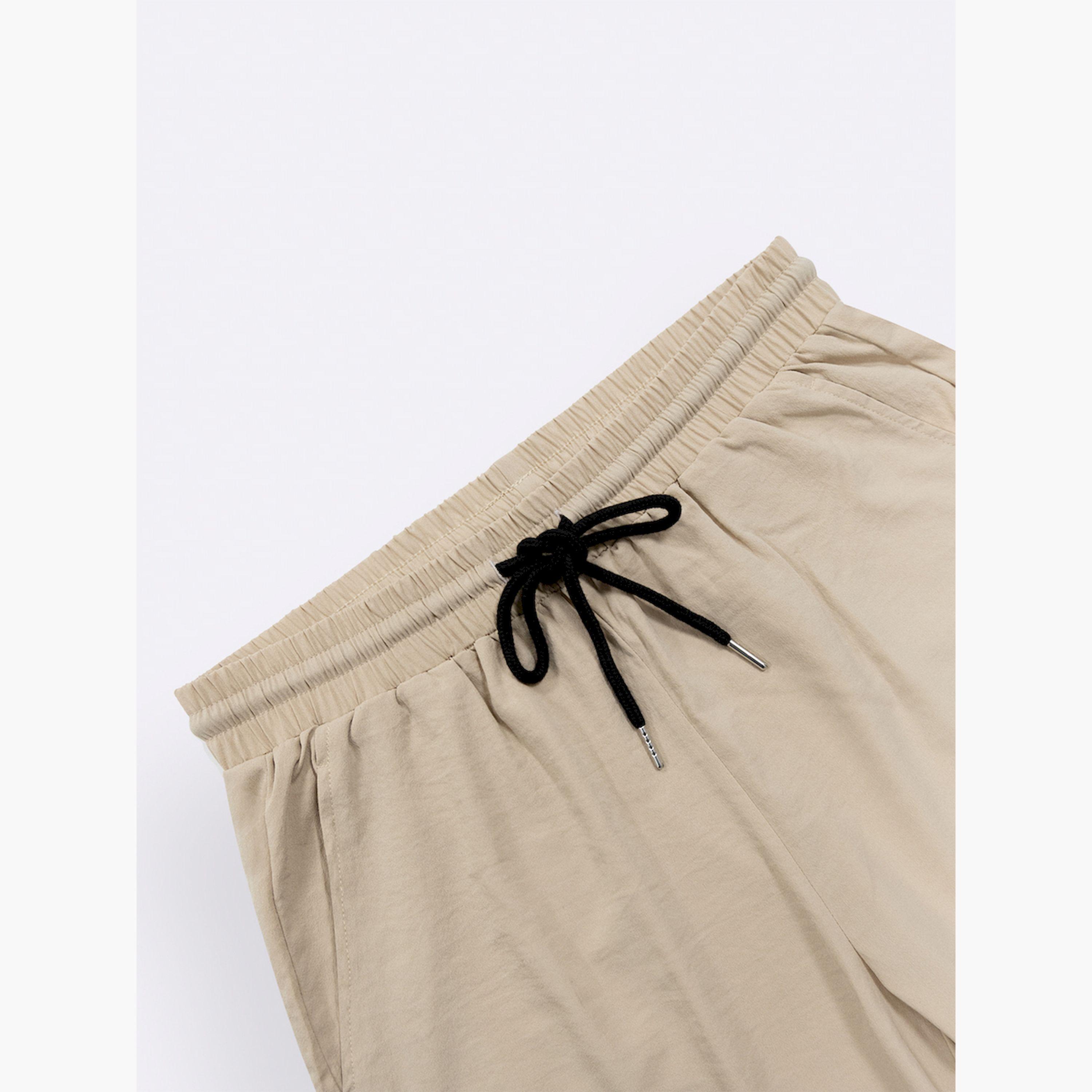 طقم منسق من بنطال وبلوزة سادة بأكمام قصيرة-men-clothing-coordsets-image-3