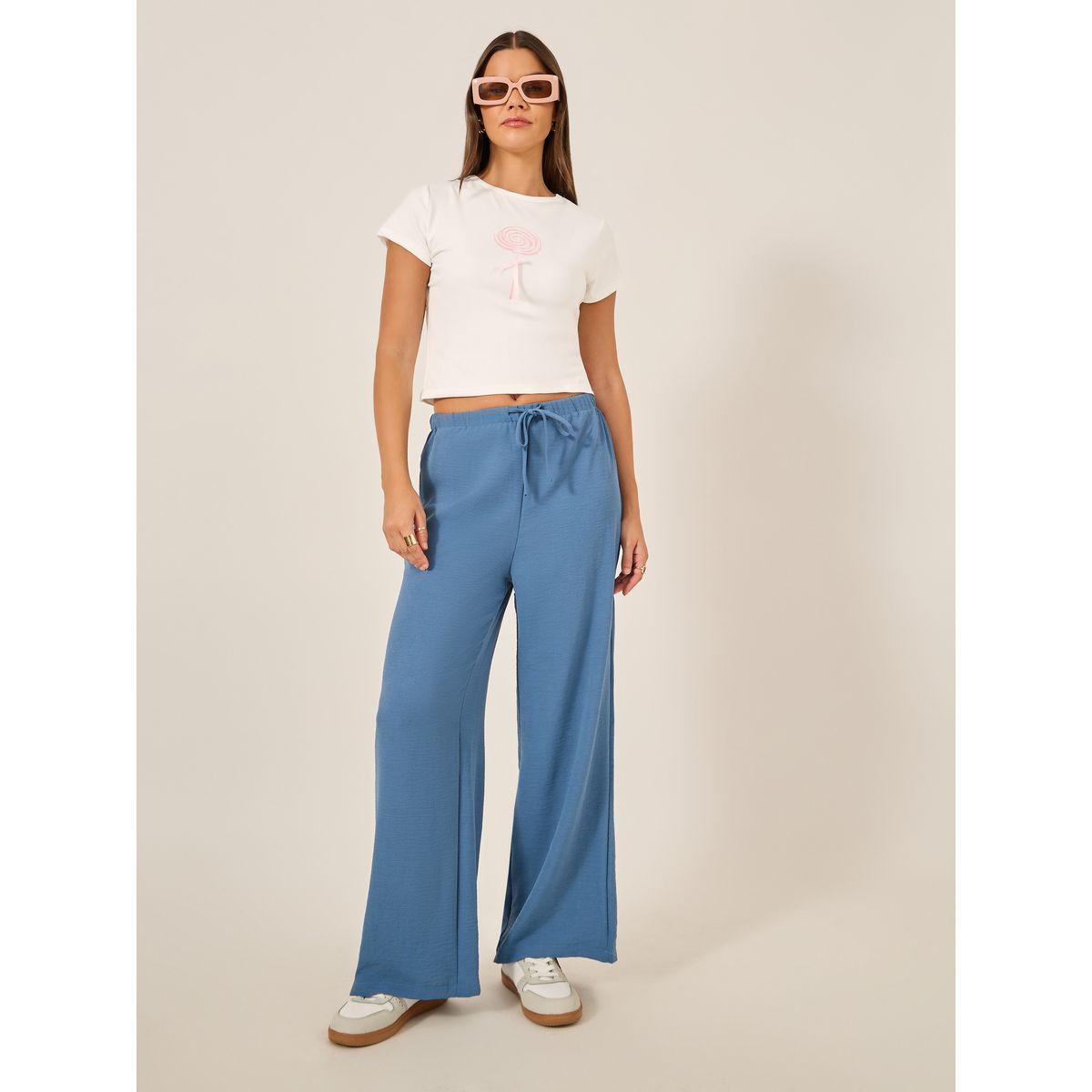 تيشيرت مُجسم بطبعة جرافيك وربطة ريبون-women-clothing-tshirts-image-2