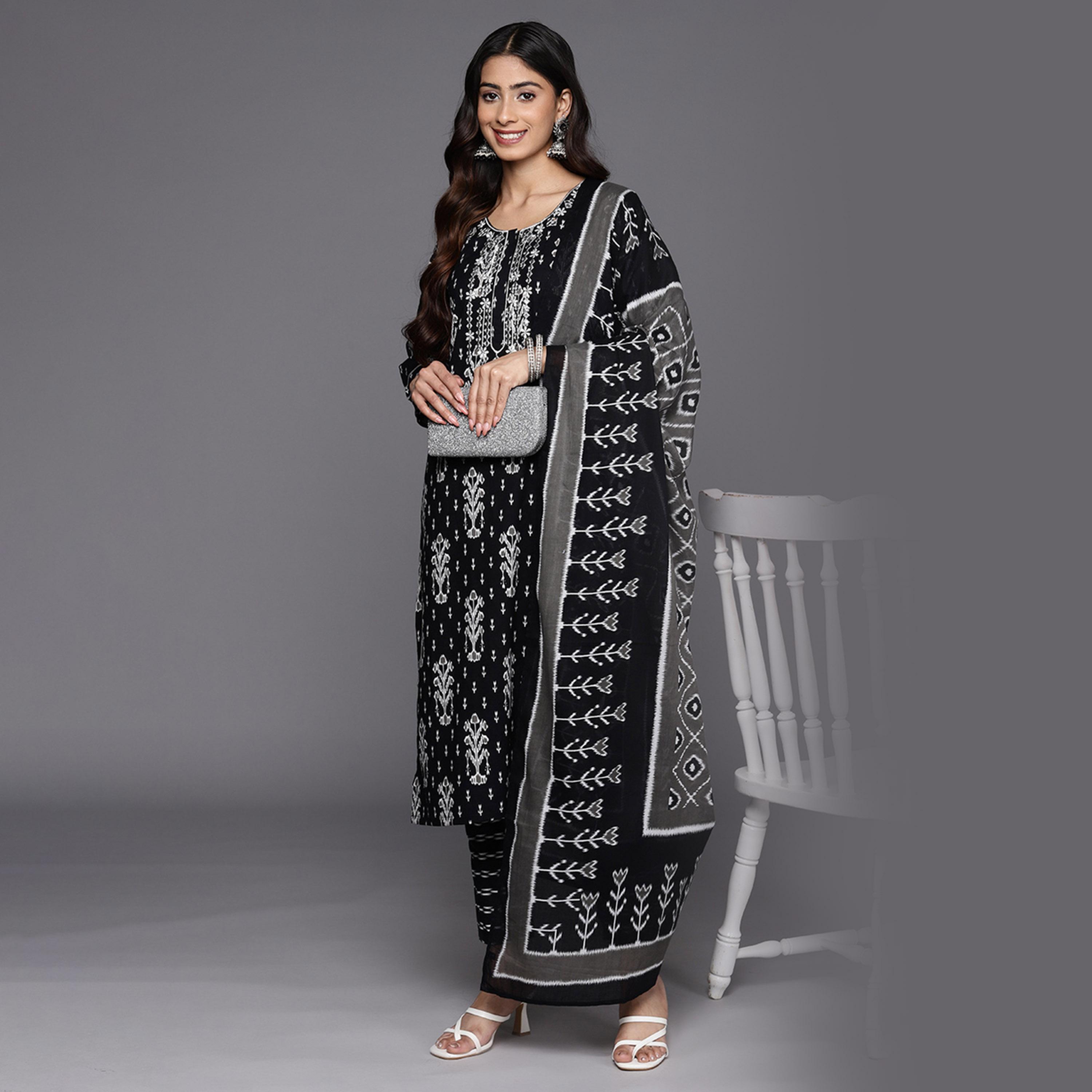 ليباس × ستايلي-  كورتا مطبوعة بالكامل بقصة مستقيمة مع بنطال ووشاح دوباتا-women-clothing-ethnicwear-sareesets-image-6