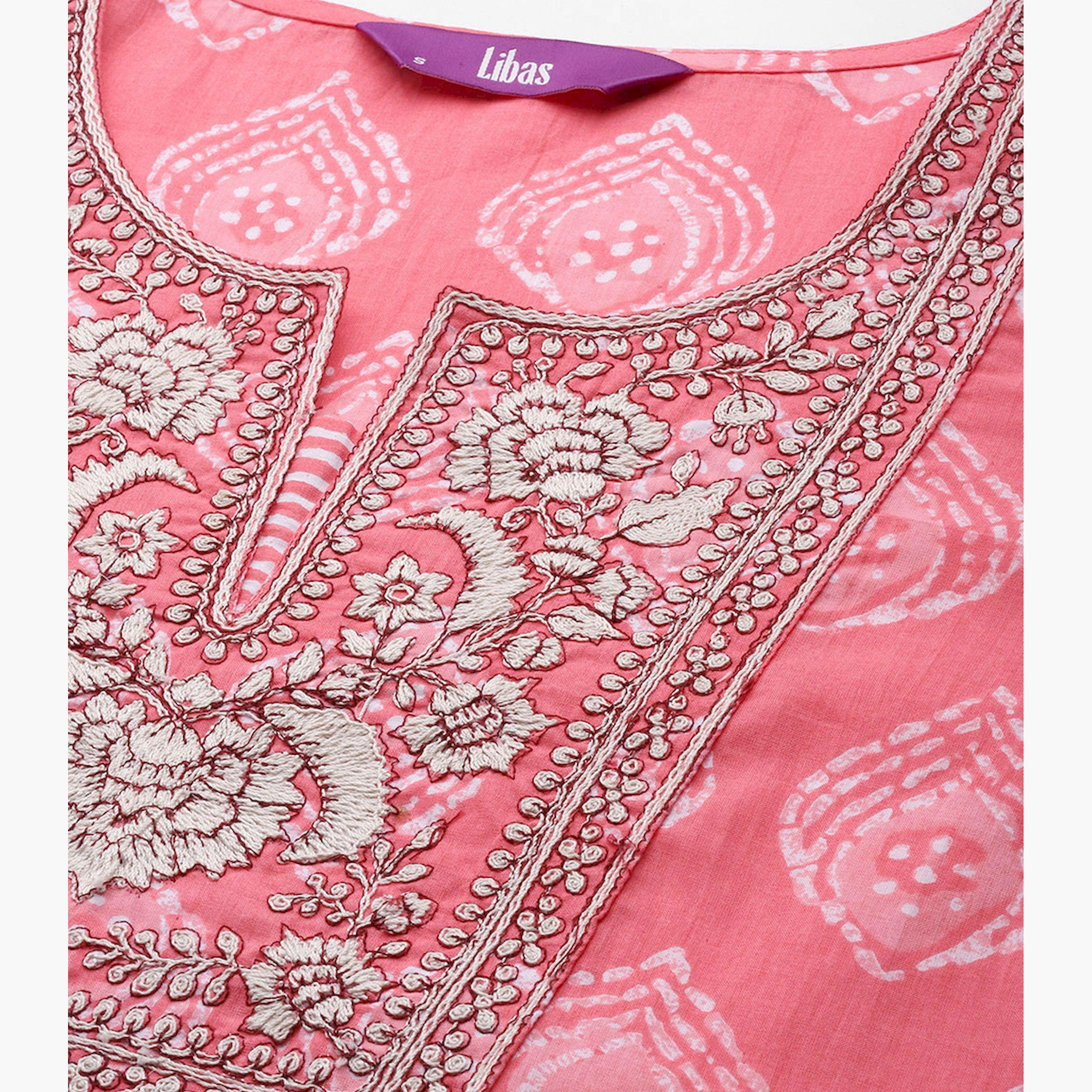 ليباس × ستايلي-  طقم كورتا وبنطال مطبوع بالكامل مع وشاح دوباتا-women-clothing-ethnicwear-sareesets-image-4