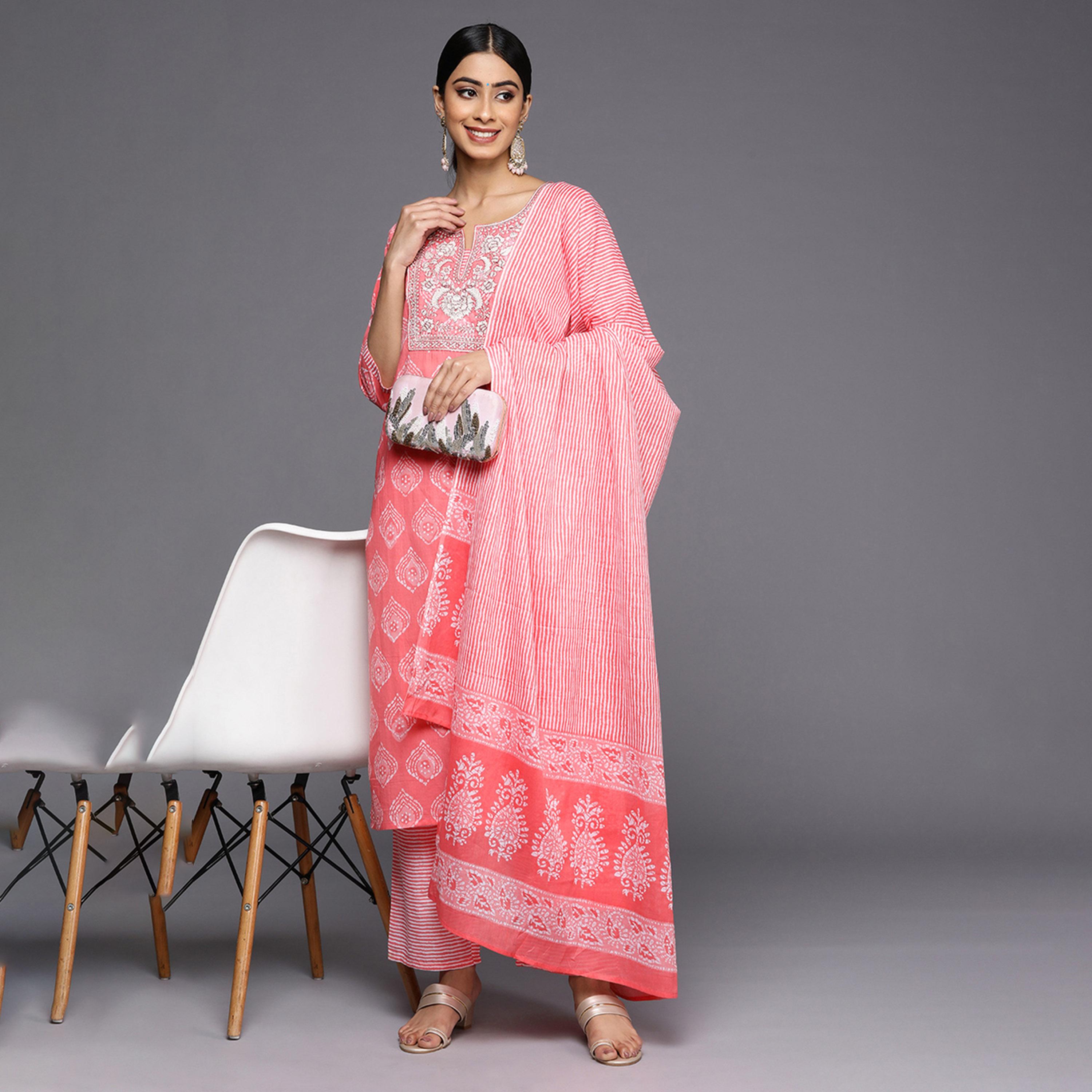 ليباس × ستايلي-  طقم كورتا وبنطال مطبوع بالكامل مع وشاح دوباتا-women-clothing-ethnicwear-sareesets-image-6