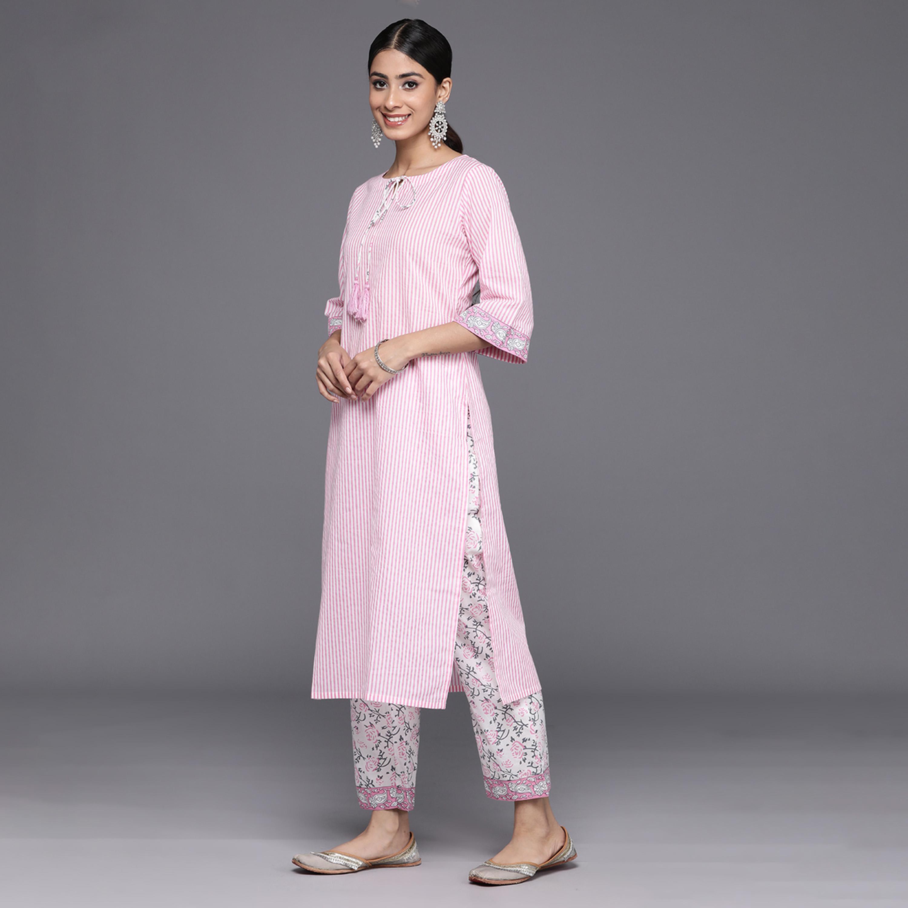 ليباس × ستايلي-  طقم كورتا مطبوع مخططة مع بنطال متوسط ​​الارتفاع ووشاح دوباتا-women-clothing-ethnicwear-sareesets-image-2