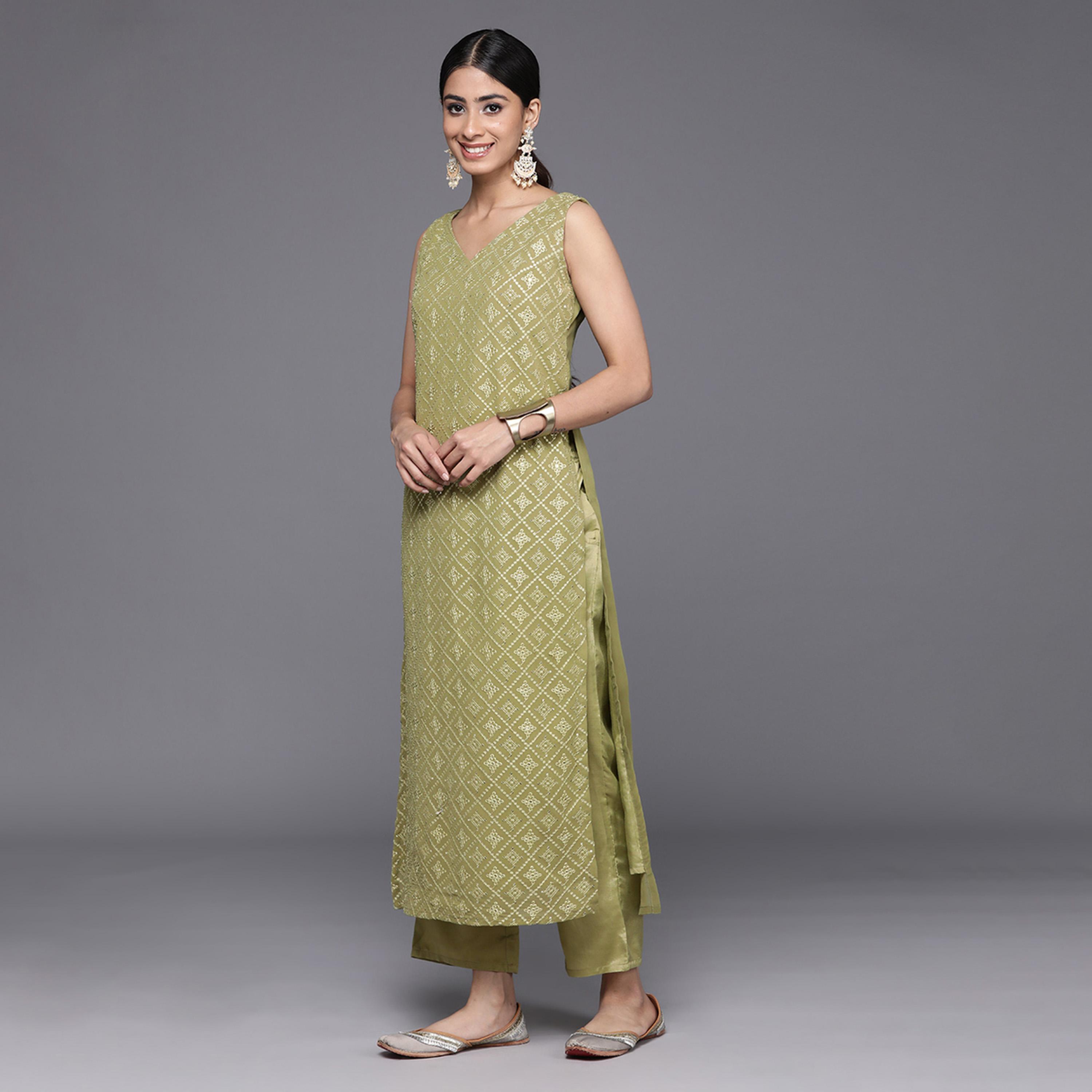 ليباس × ستايلي-  طقم كورتا مستقيم مطرز وبنطال متوسط ​​الارتفاع مع وشاح دوباتا السادة-women-clothing-ethnicwear-sareesets-image-2