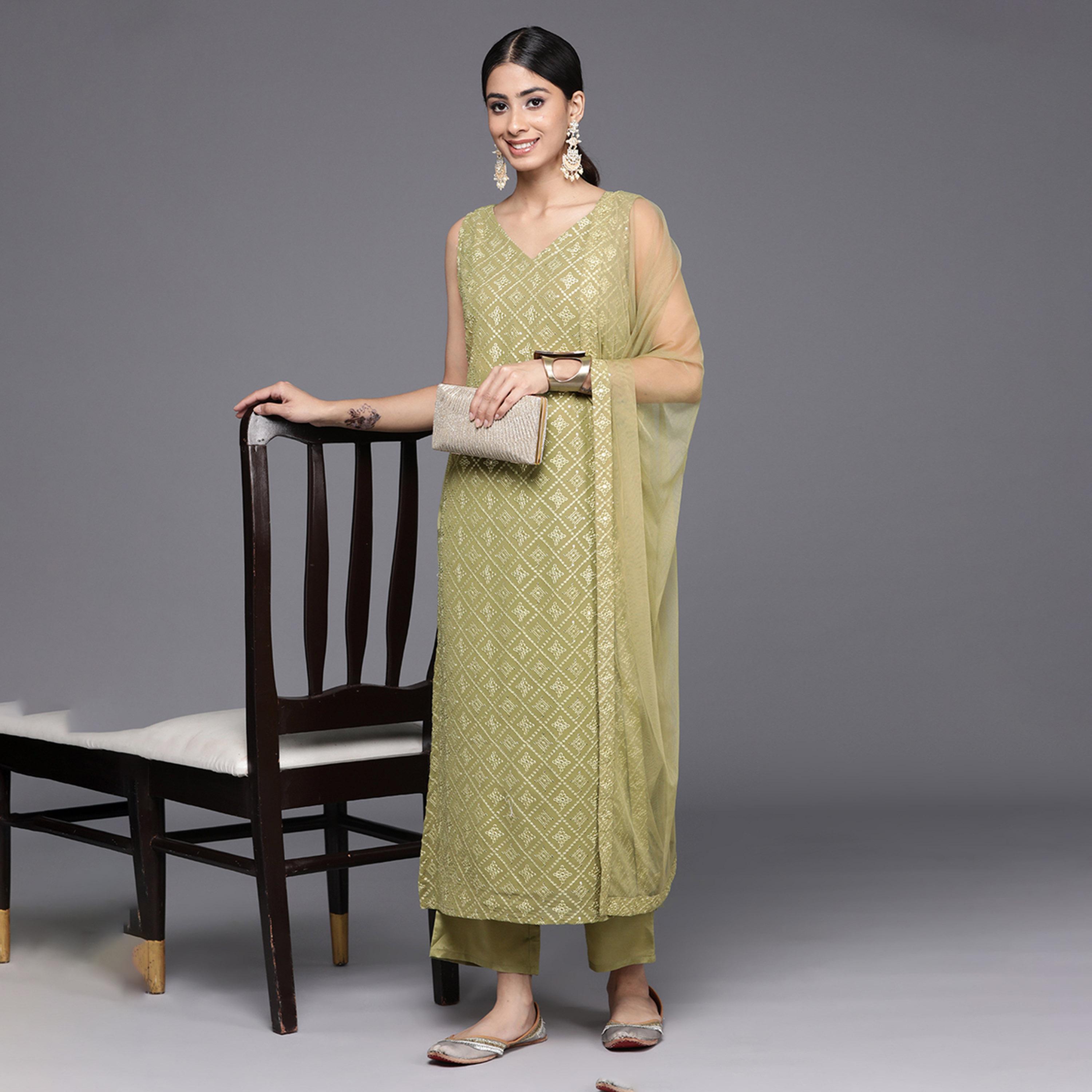 ليباس × ستايلي-  طقم كورتا مستقيم مطرز وبنطال متوسط ​​الارتفاع مع وشاح دوباتا السادة-women-clothing-ethnicwear-sareesets-image-6