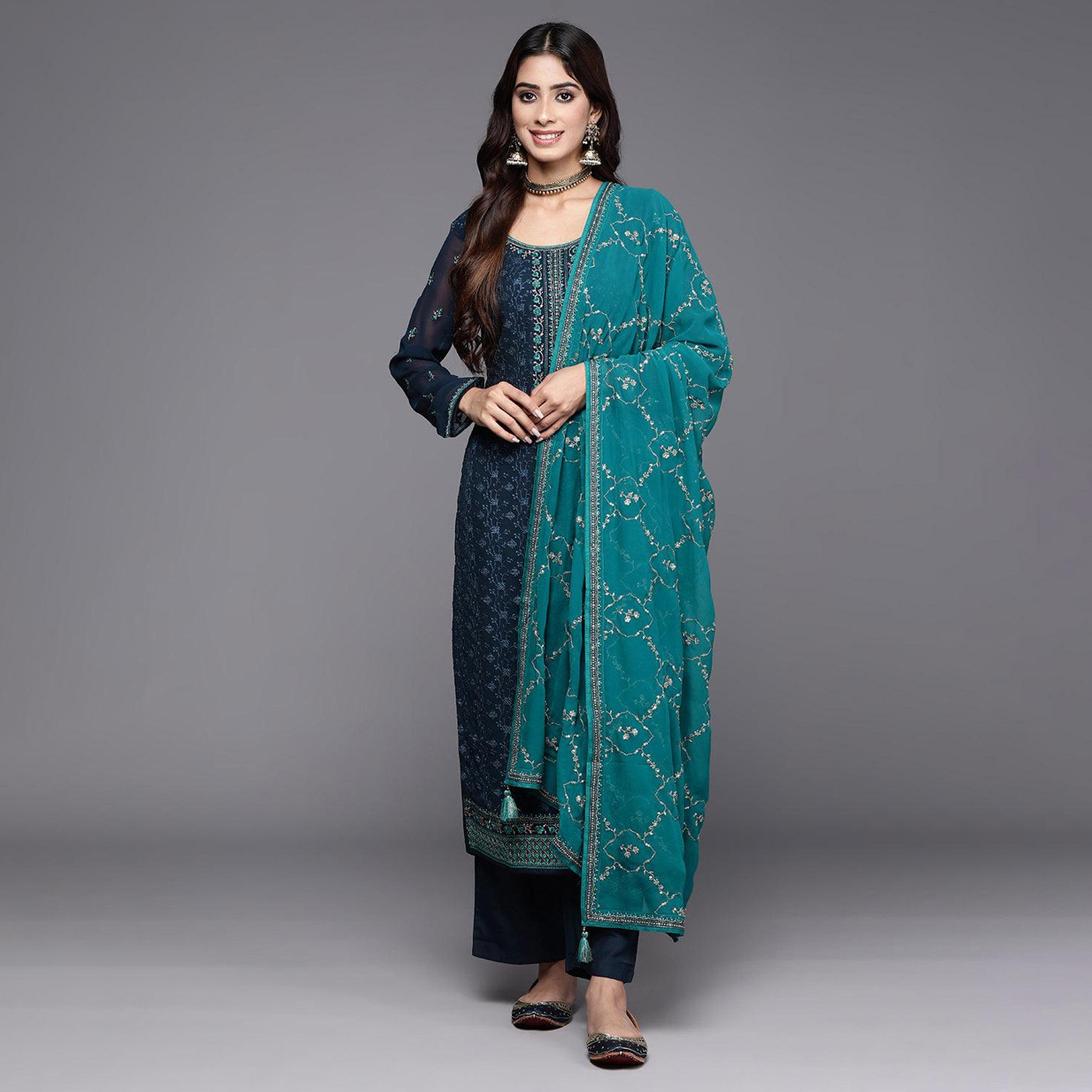 ليباس × ستايلي-  طقم كورتا مطرز وبنطال متوسط ​​الارتفاع مع وشاح دوباتا-women-clothing-ethnicwear-sareesets-image-1