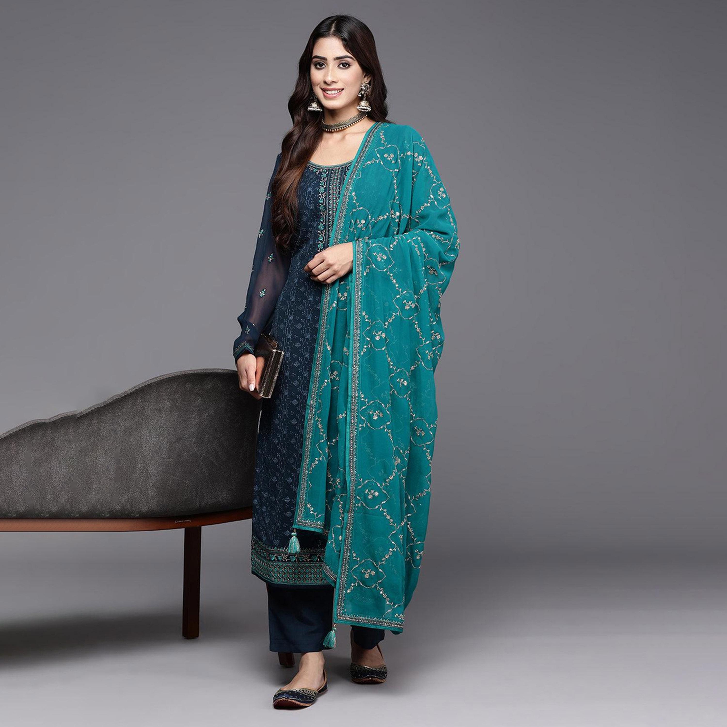 ليباس × ستايلي-  طقم كورتا مطرز وبنطال متوسط ​​الارتفاع مع وشاح دوباتا-women-clothing-ethnicwear-sareesets-image-4