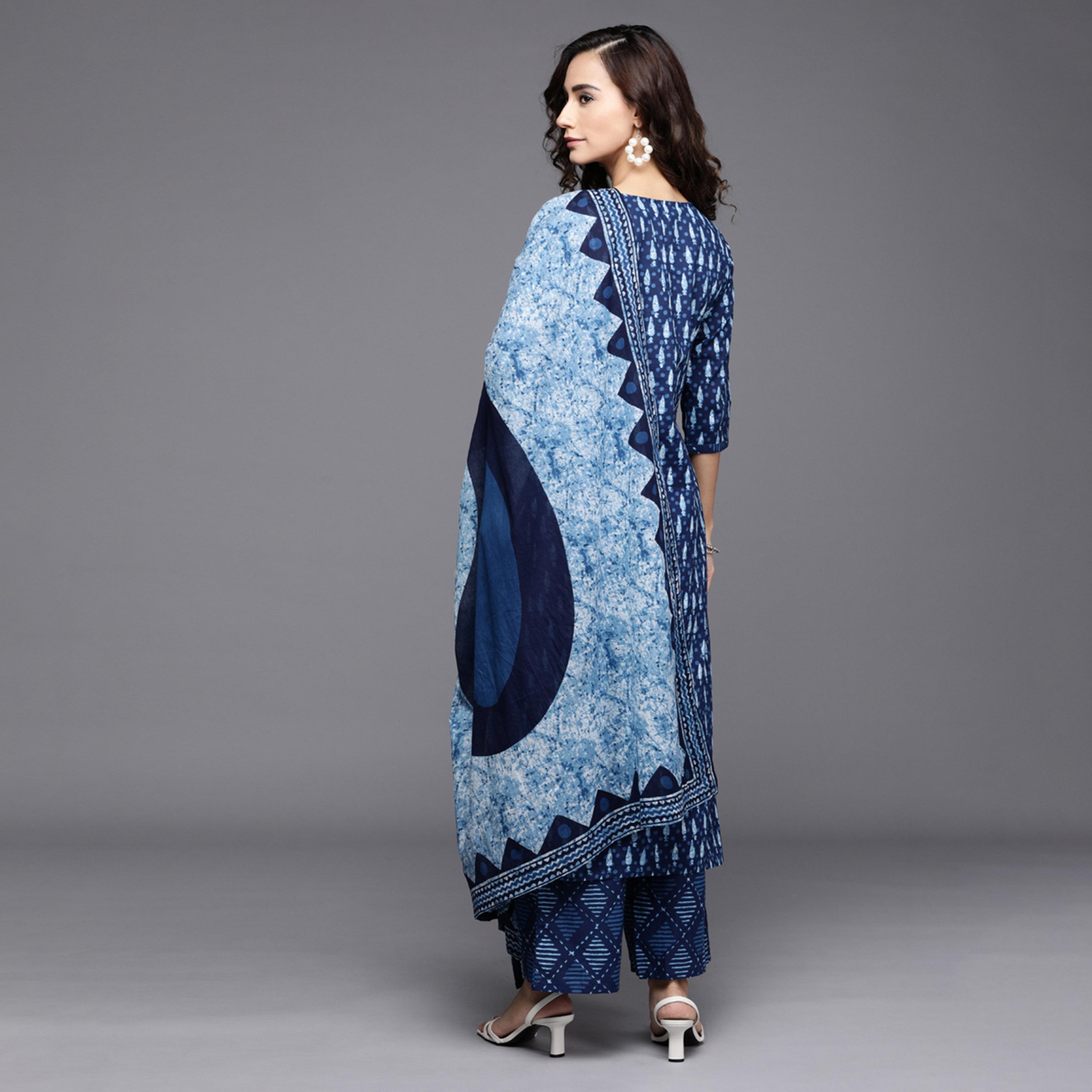 ليباس × ستايلي-  طقم كورتا وبنطال بالازو مطبوع بالكامل مع وشاح دوباتا مطبوعة-women-clothing-ethnicwear-sareesets-image-3