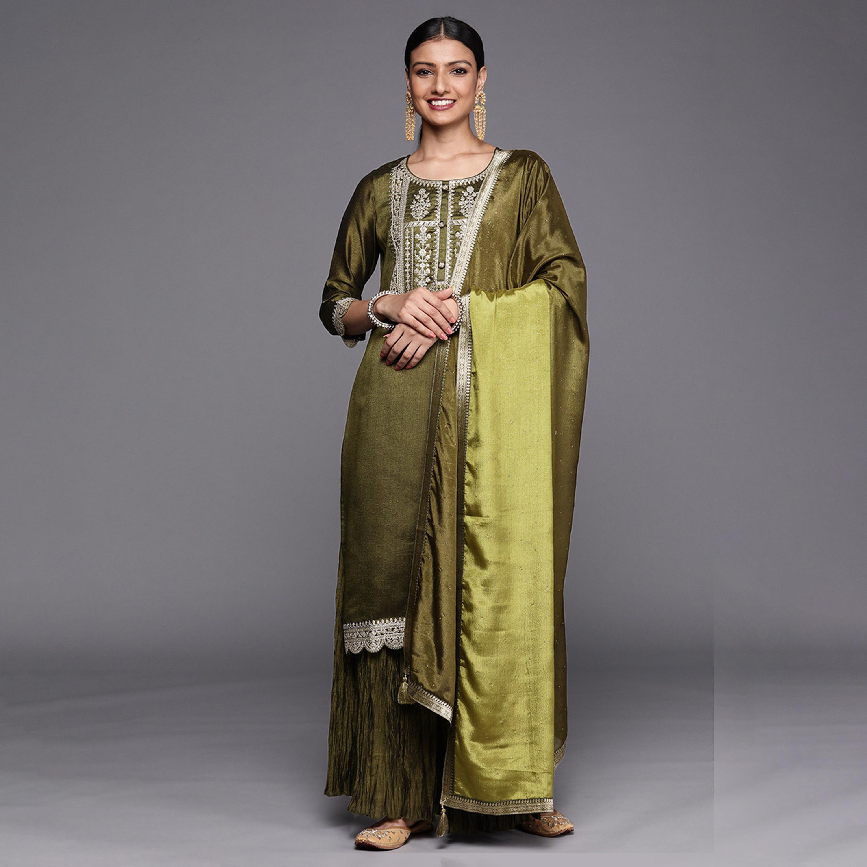 ليباس × ستايلي-  طقم كورتا شرارة بتفاصيل من الدانتيل الحريري مع وشاح دوباتا مطرز-women-clothing-ethnicwear-sareesets-image-2