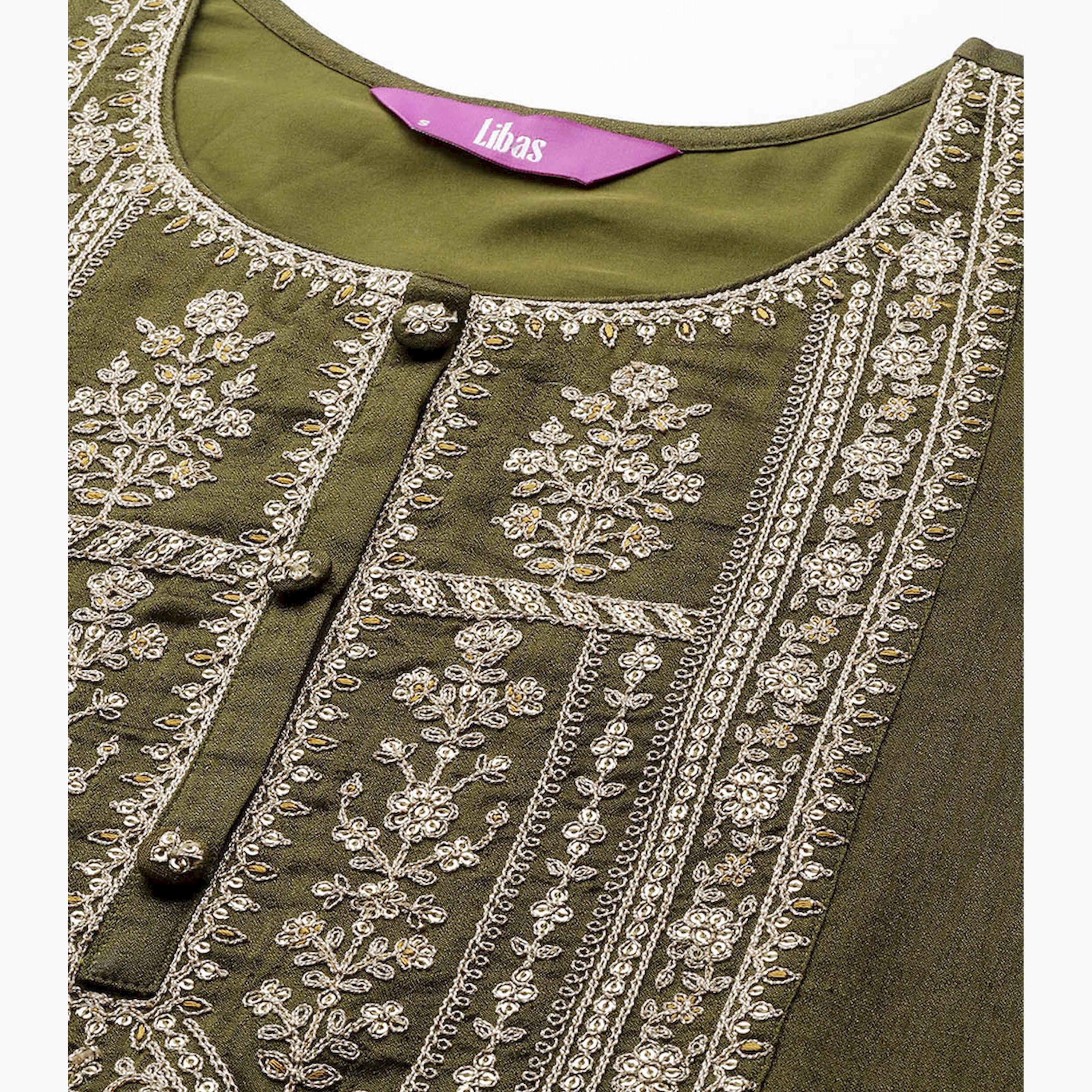 ليباس × ستايلي-  طقم كورتا شرارة بتفاصيل من الدانتيل الحريري مع وشاح دوباتا مطرز-women-clothing-ethnicwear-sareesets-image-5