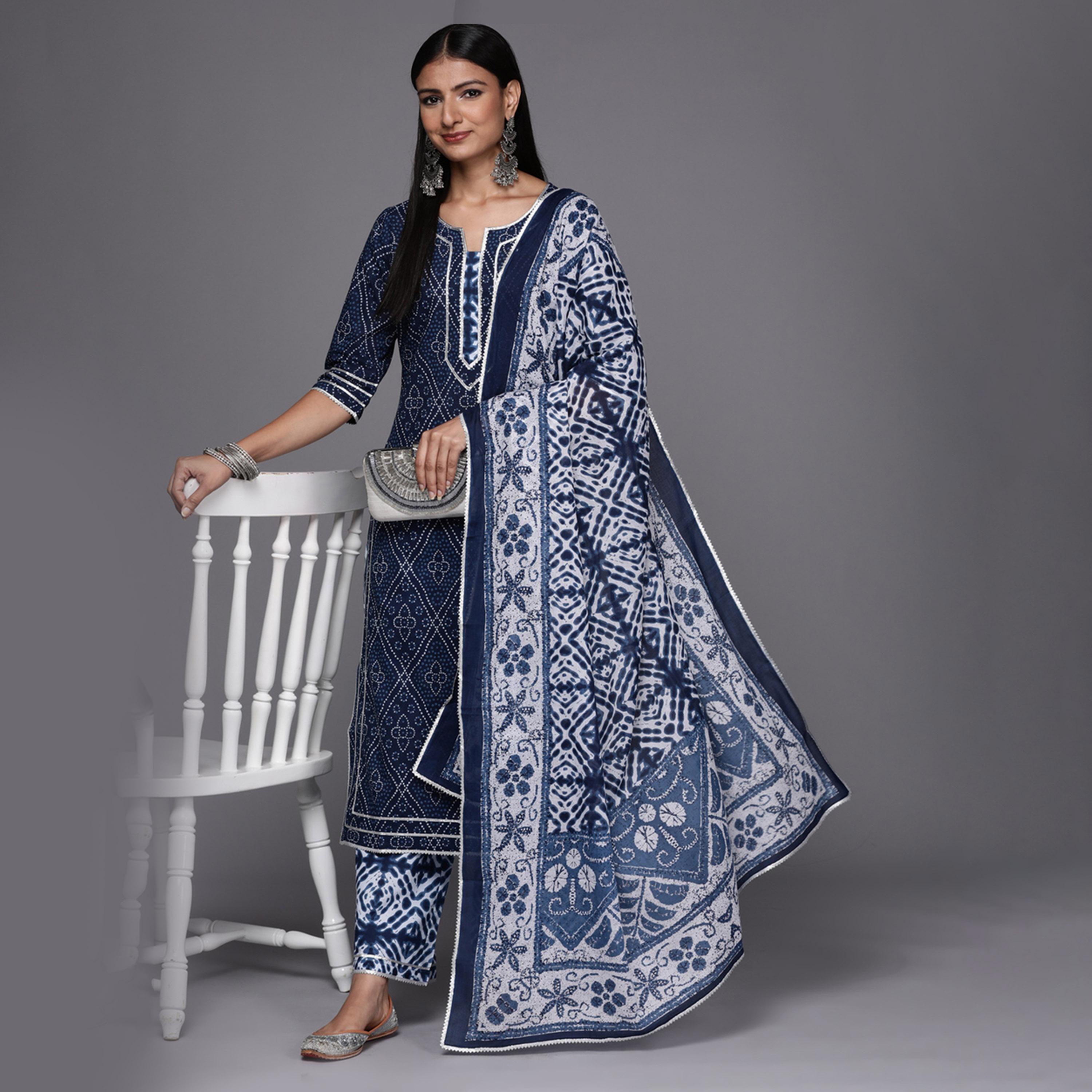 ليباس × ستايلي-  طقم كورتا غوتا باتي بنطال بالازو غوتا باتي مطبوع مع وشاح دوباتا مطبوع-women-clothing-ethnicwear-sareesets-image-1