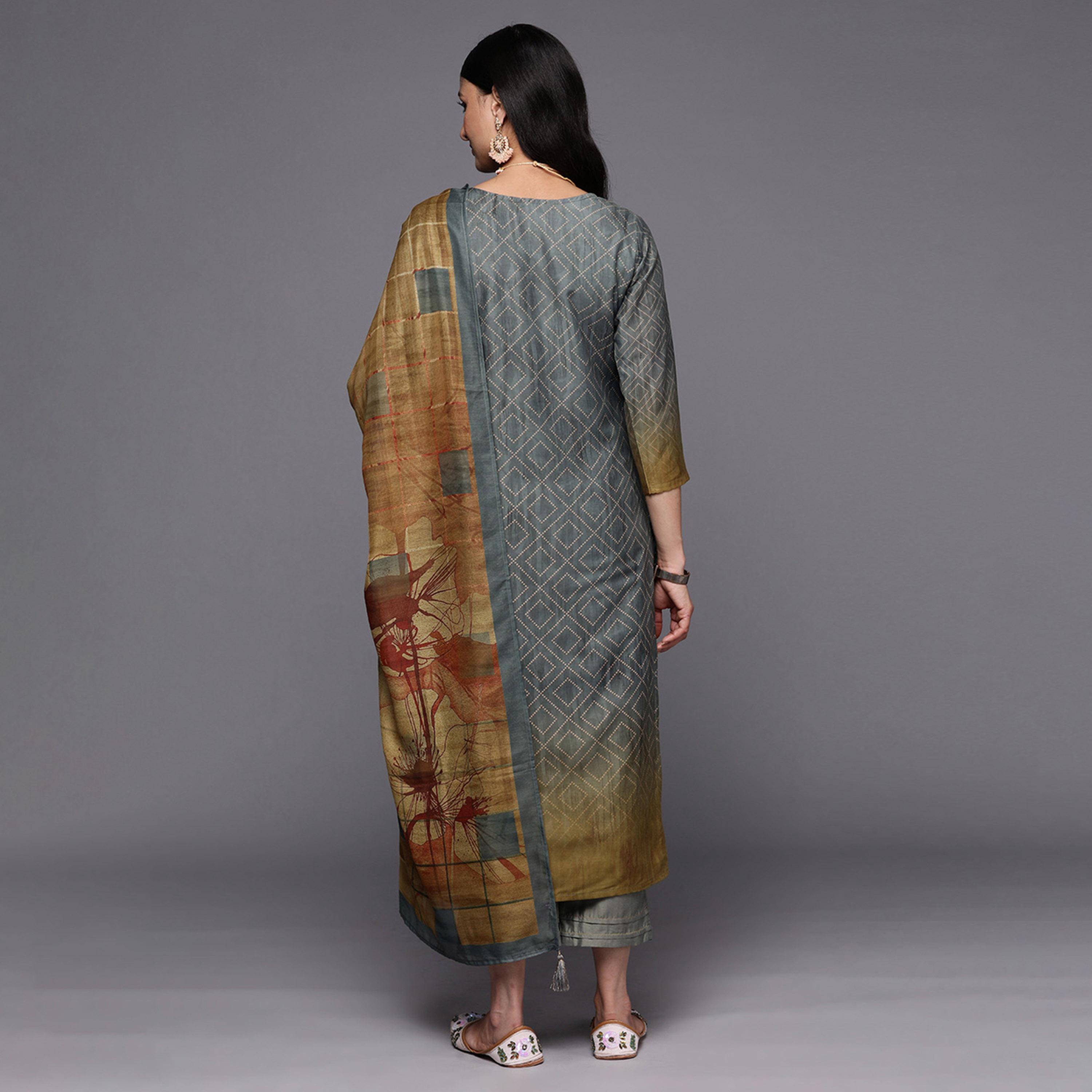 ليباس × ستايلي-  طقم كورتا مطرز بالحرير مع بنطال سادة ووشاح دوباتا مطبوع-women-clothing-ethnicwear-sareesets-image-3