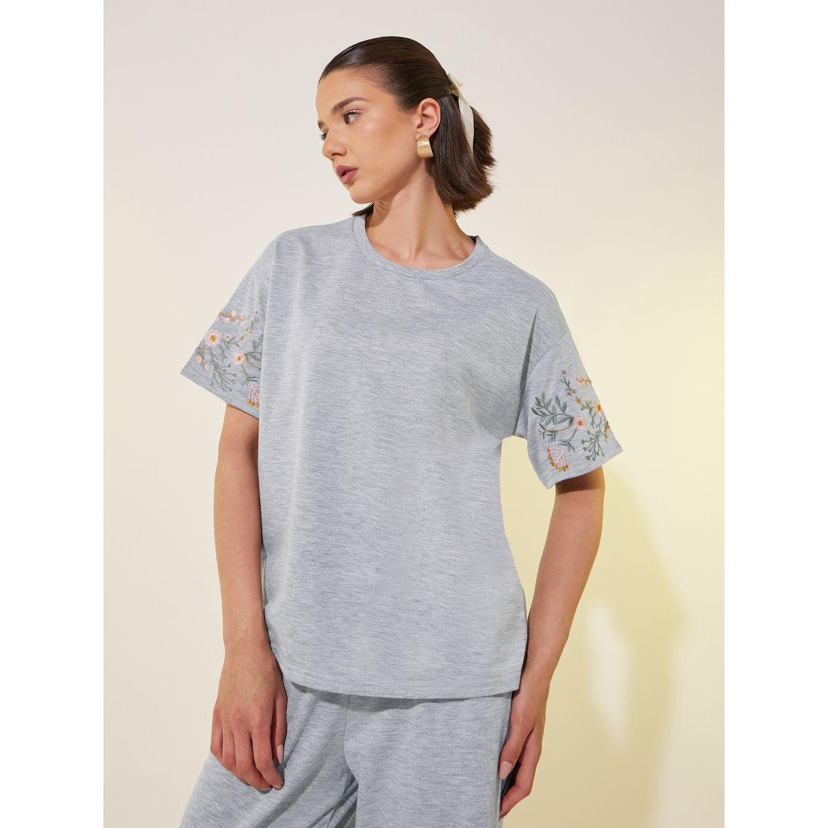 Styli Embroidered Detail Short Sleeve T-Shirt and Pants Co-Ords-women-clothing-coordsets-image-3