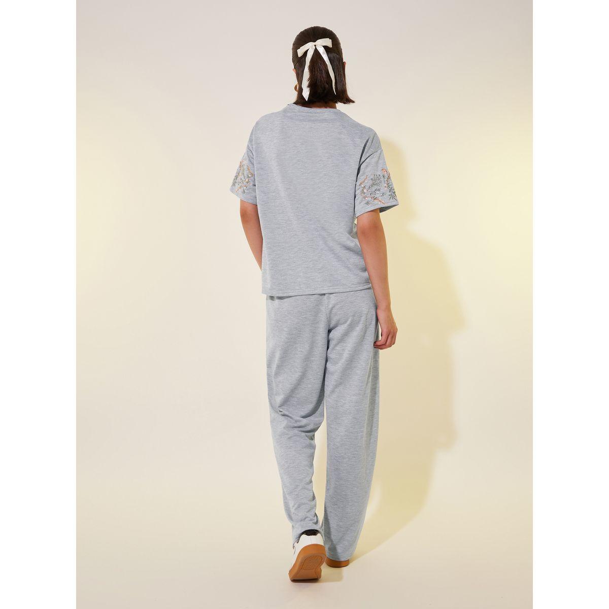 Styli Embroidered Detail Short Sleeve T-Shirt and Pants Co-Ords-women-clothing-coordsets-image-5