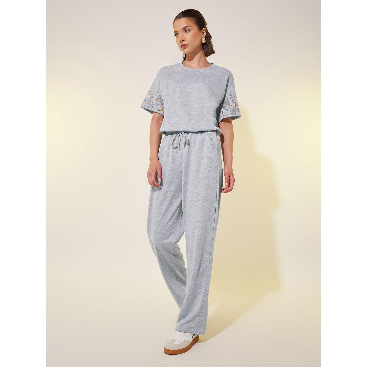 Styli Embroidered Detail Short Sleeve T-Shirt and Pants Co-Ords-women-clothing-coordsets-image-6