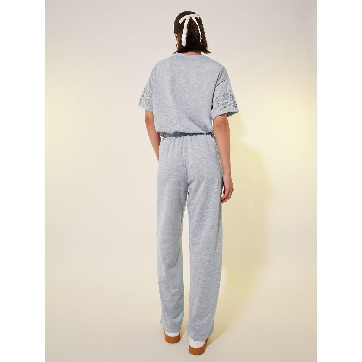 Styli Embroidered Detail Short Sleeve T-Shirt and Pants Co-Ords-women-clothing-coordsets-image-8