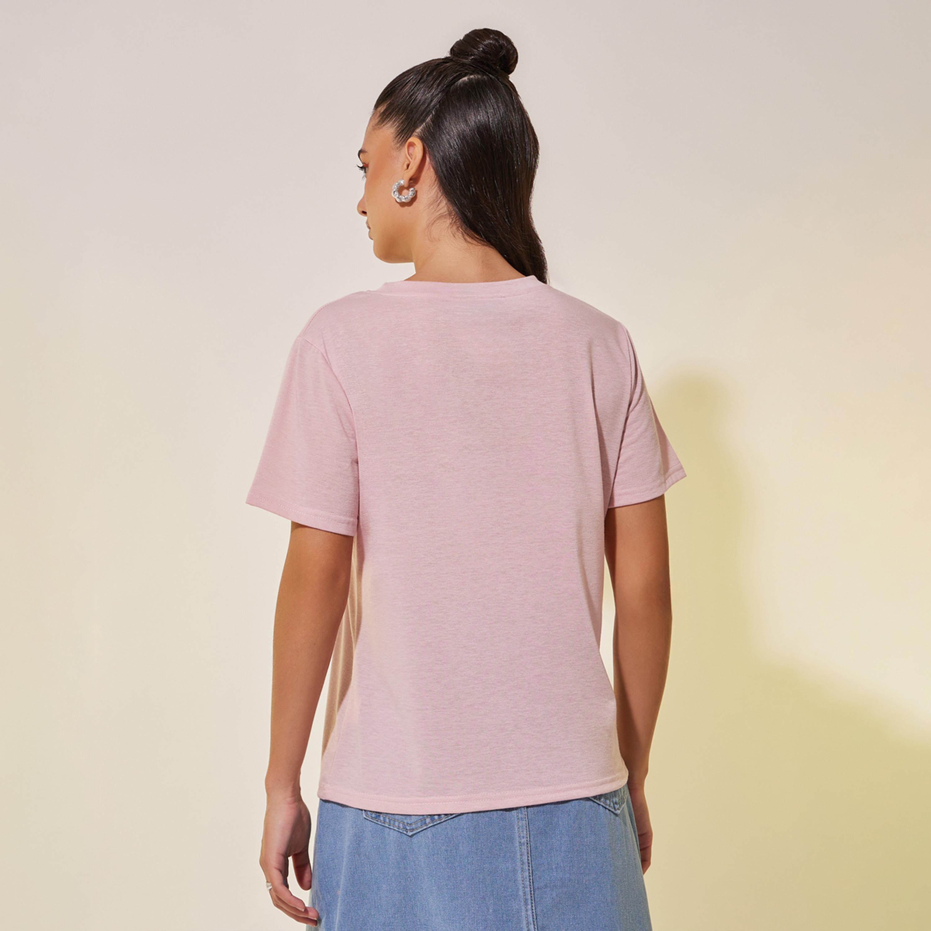 ستايلي - تي شيرت بطبعة شعار ورقبة دائرية-women-clothing-tshirts-image-5
