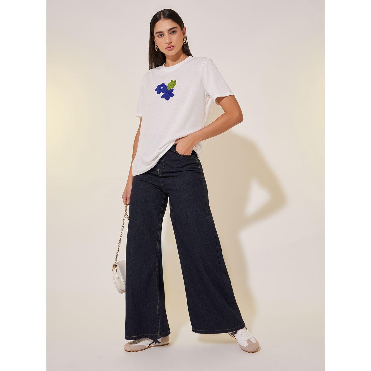 تيشيرت كاجوال بتفاصيل مُطرّزة-women-clothing-tshirts-image-2