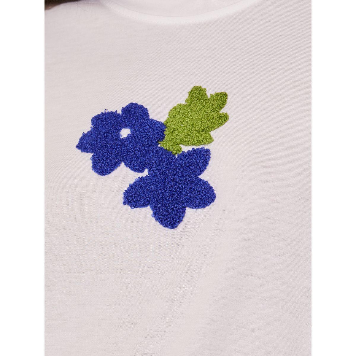 تيشيرت كاجوال بتفاصيل مُطرّزة-women-clothing-tshirts-image-4