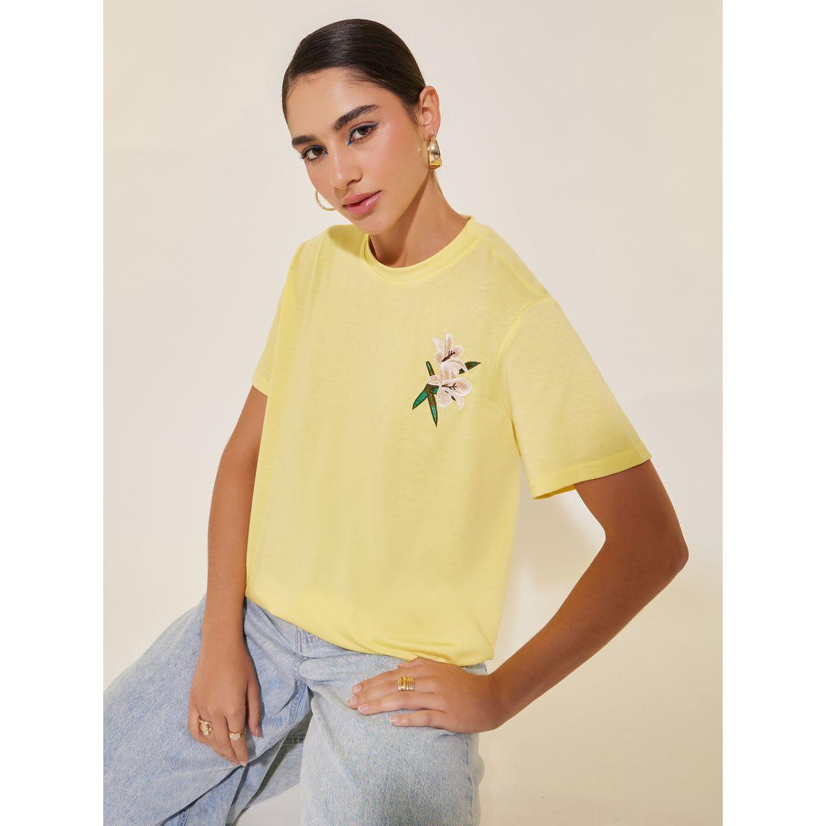 تيشيرت بلا أكمام مع زهور مُطرّزة-women-clothing-tshirts-image-1