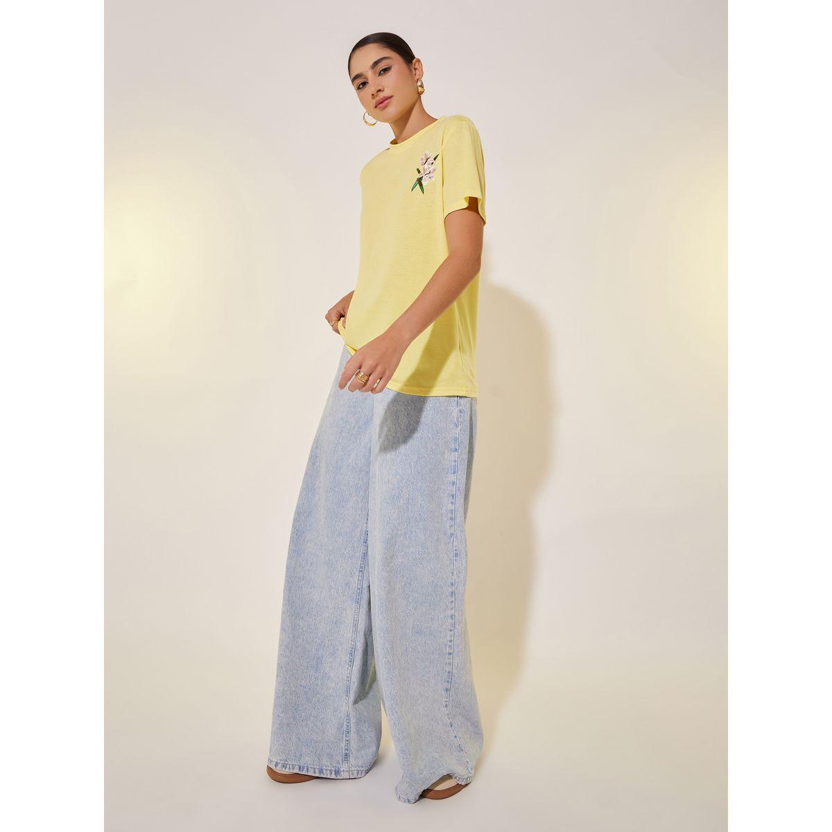 تيشيرت بلا أكمام مع زهور مُطرّزة-women-clothing-tshirts-image-2
