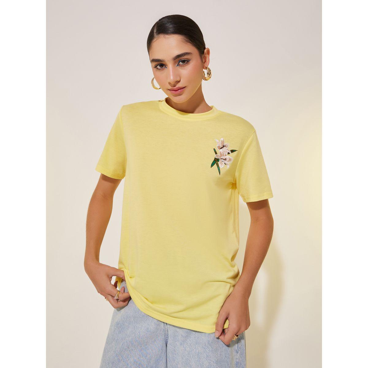 تيشيرت بلا أكمام مع زهور مُطرّزة-women-clothing-tshirts-image-3