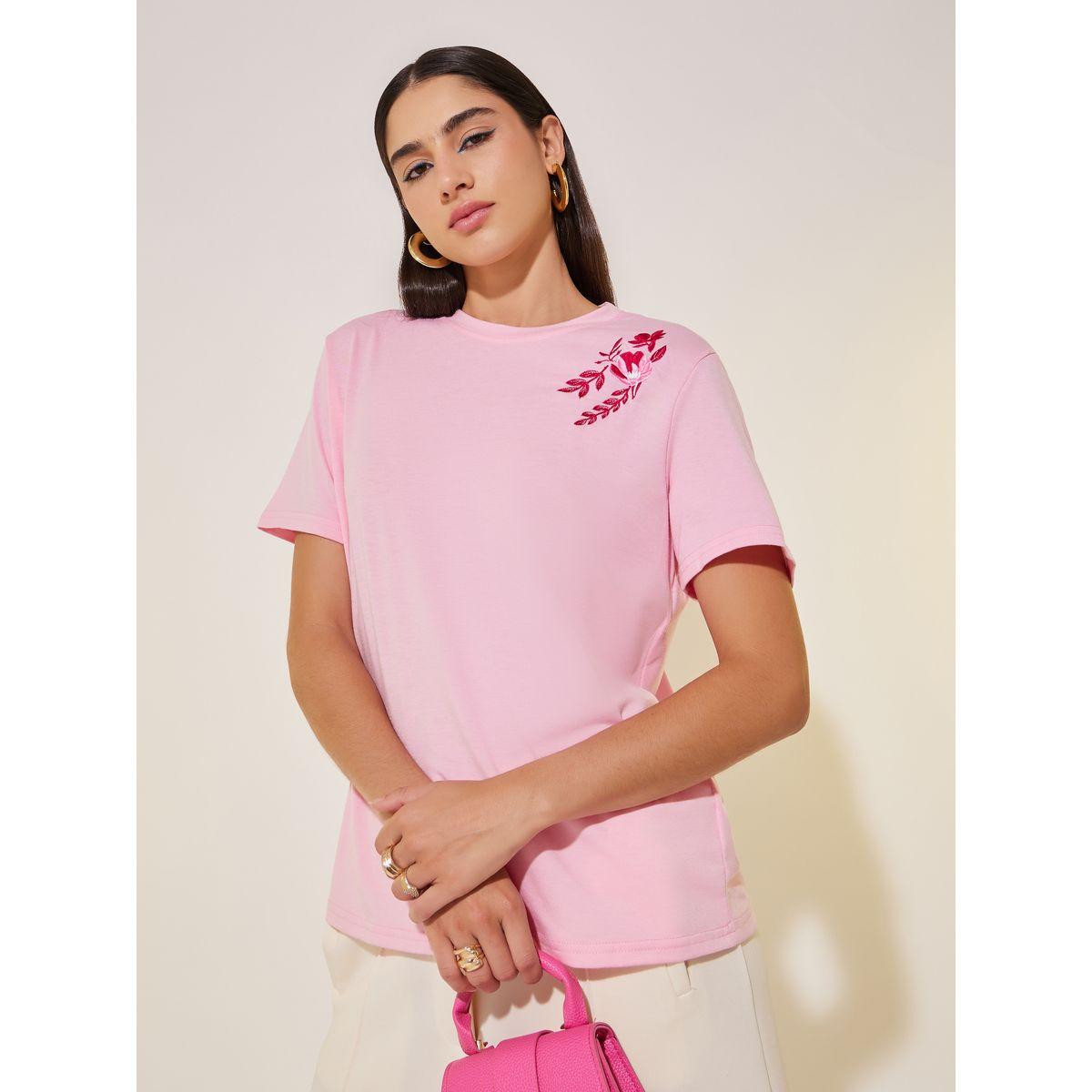 تيشيرت بلا أكمام مع زهور مُطرّزة-women-clothing-tshirts-image-3
