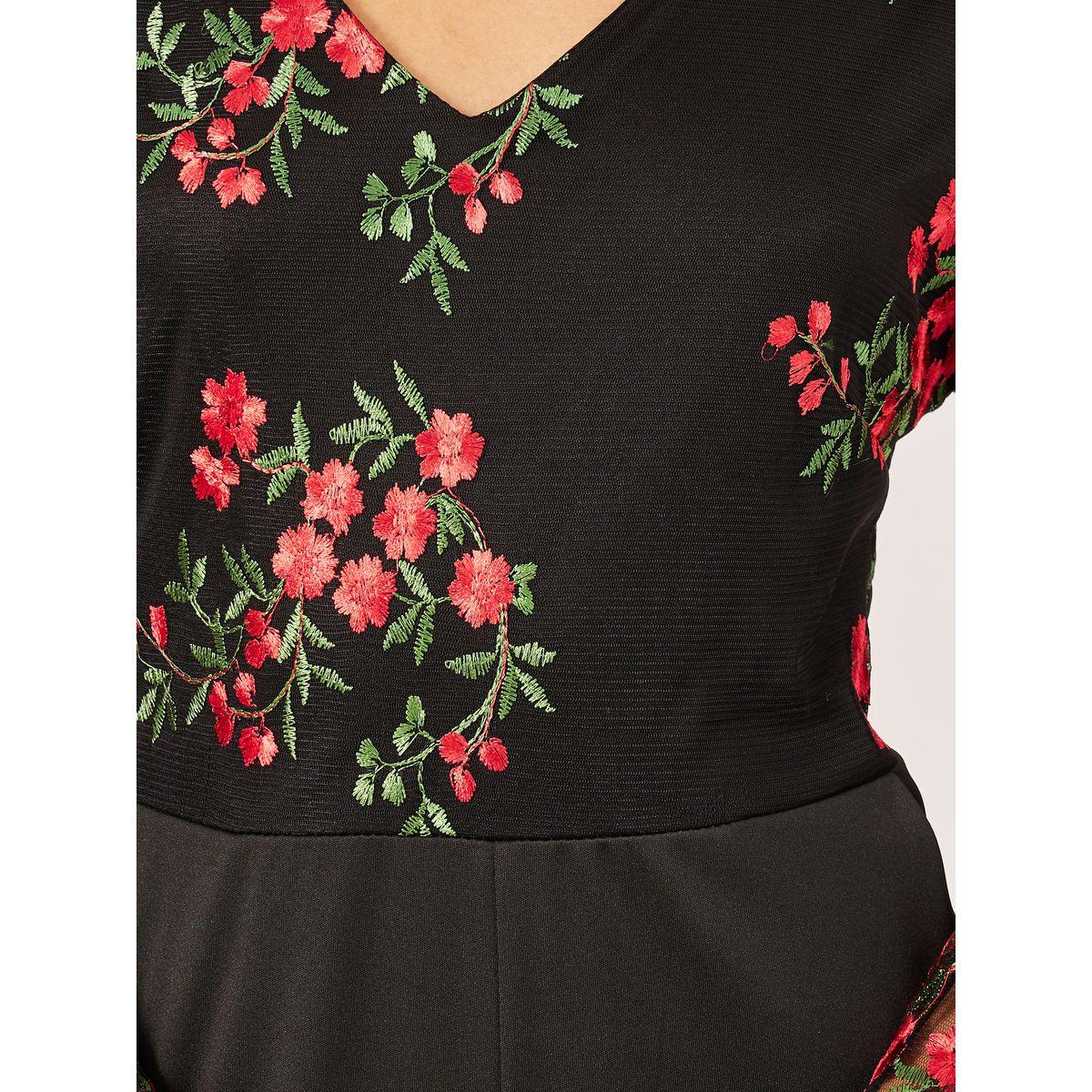 جمبسوت بأرجل واسعة وتفاصيل مُطرّزة-women-clothing-jumpsuits-image-4